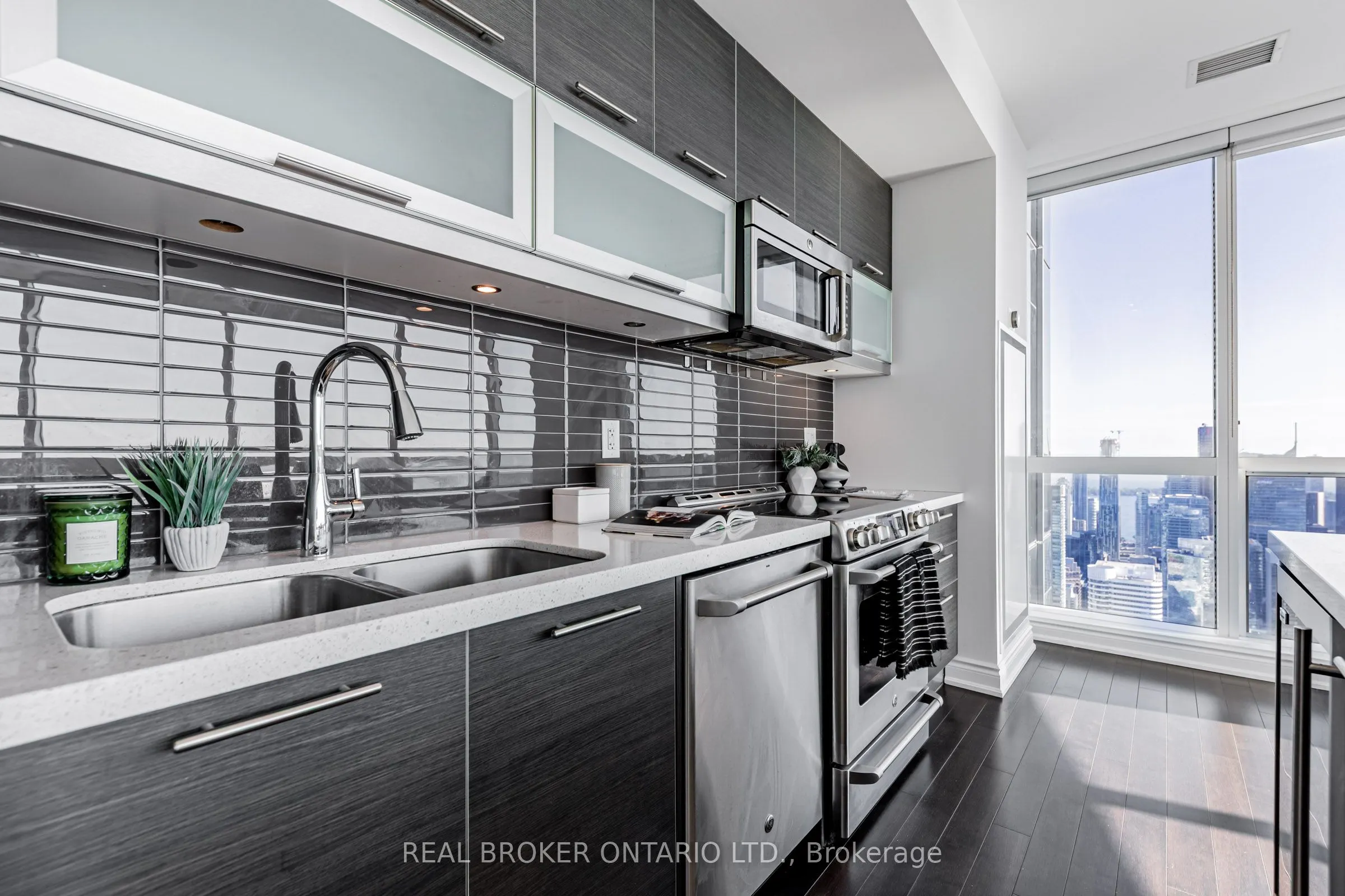 388 Yonge Street, #7510