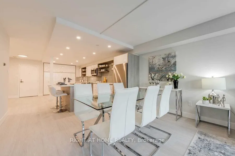 45 Carlton Street, #911