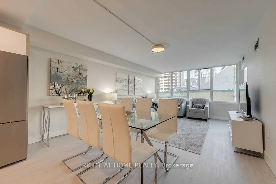 45 Carlton Street, #911