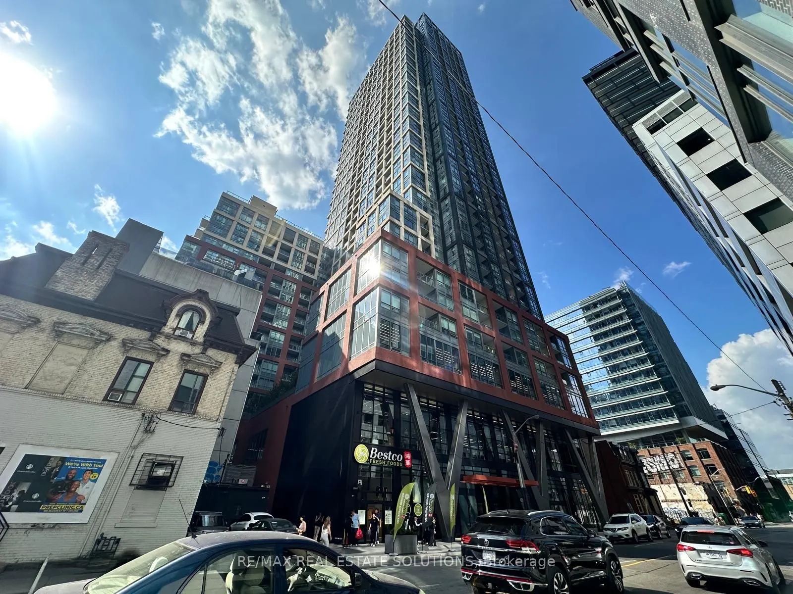 108 Peter Street, #517