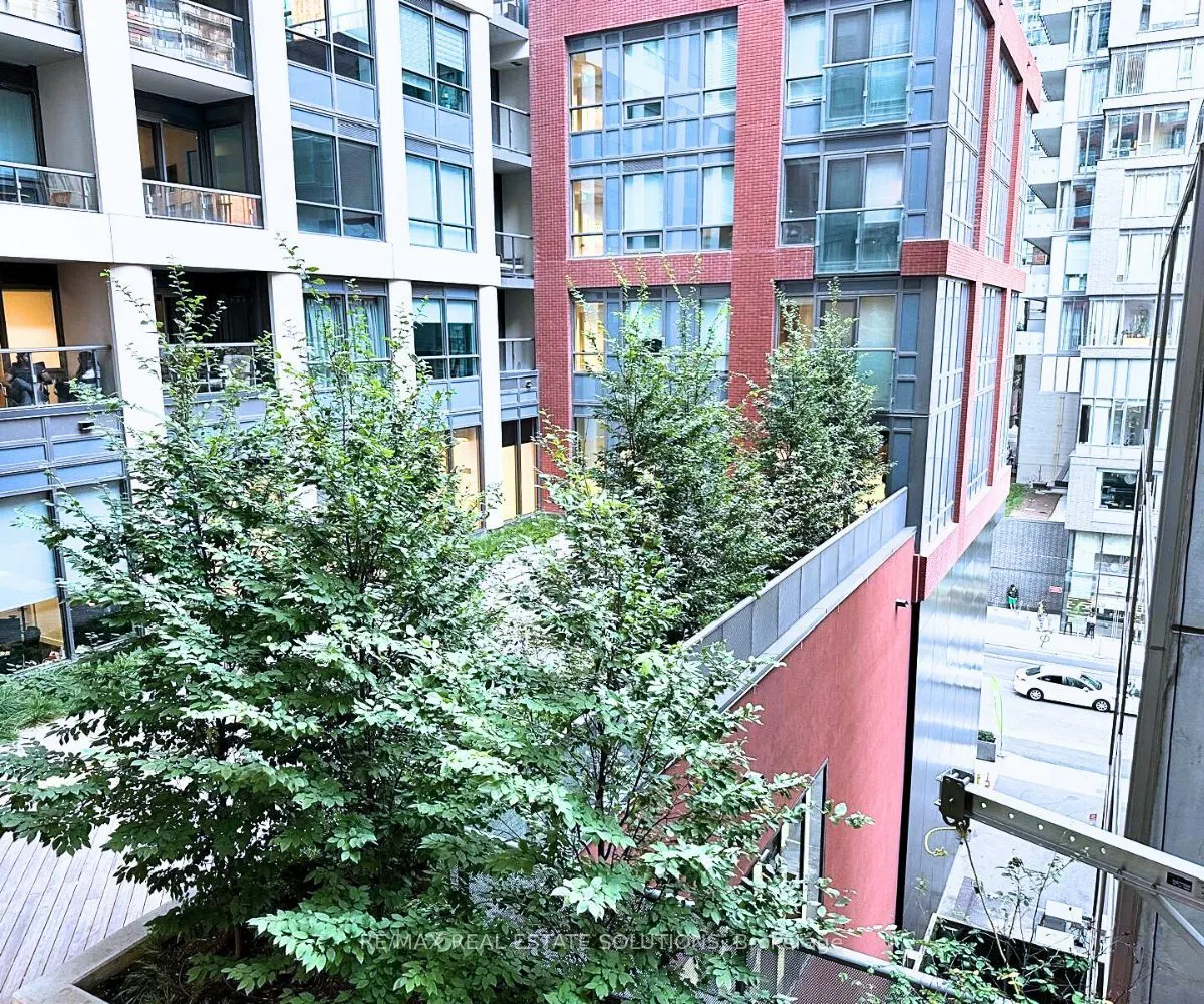108 Peter Street, #517