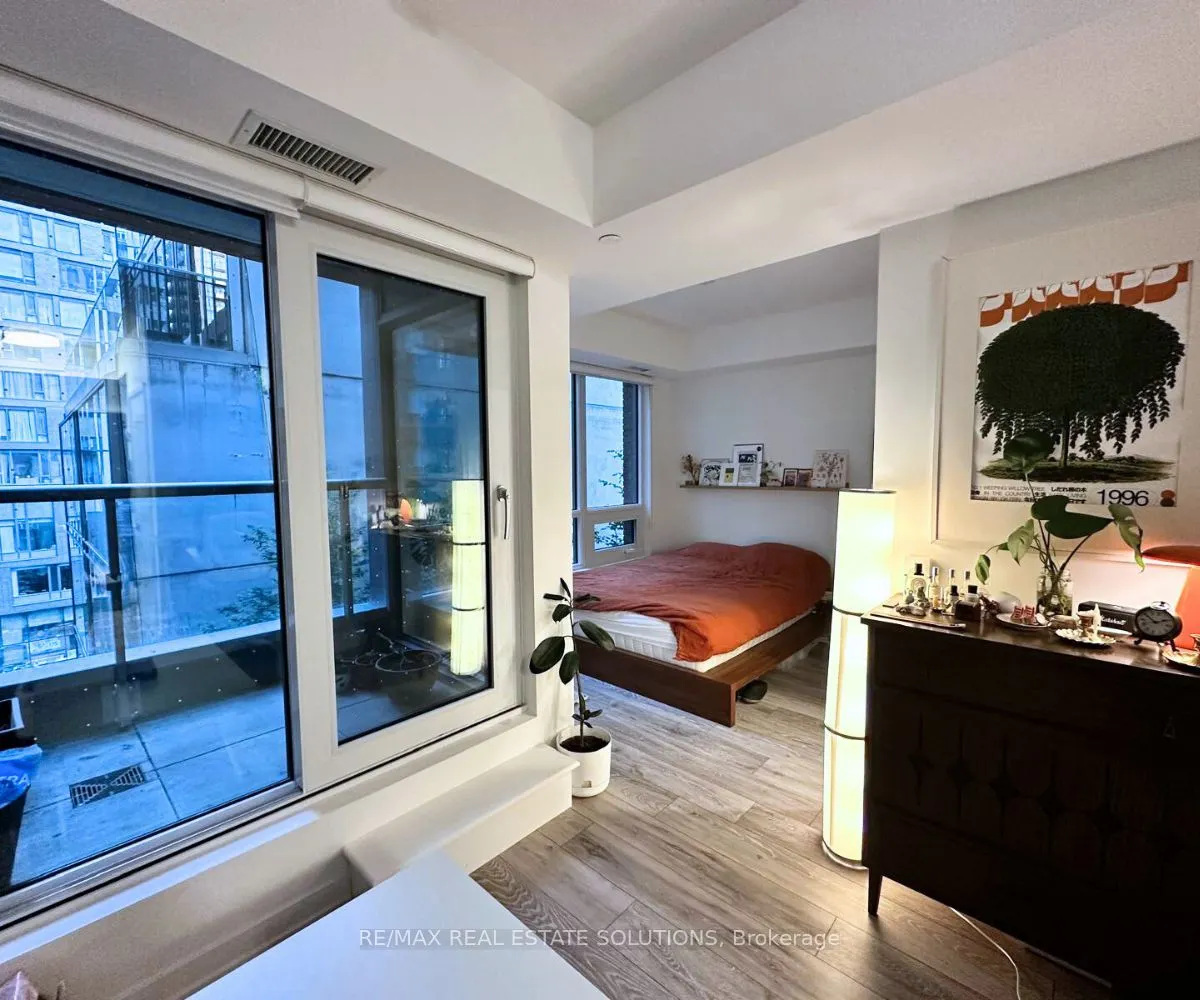108 Peter Street, #517