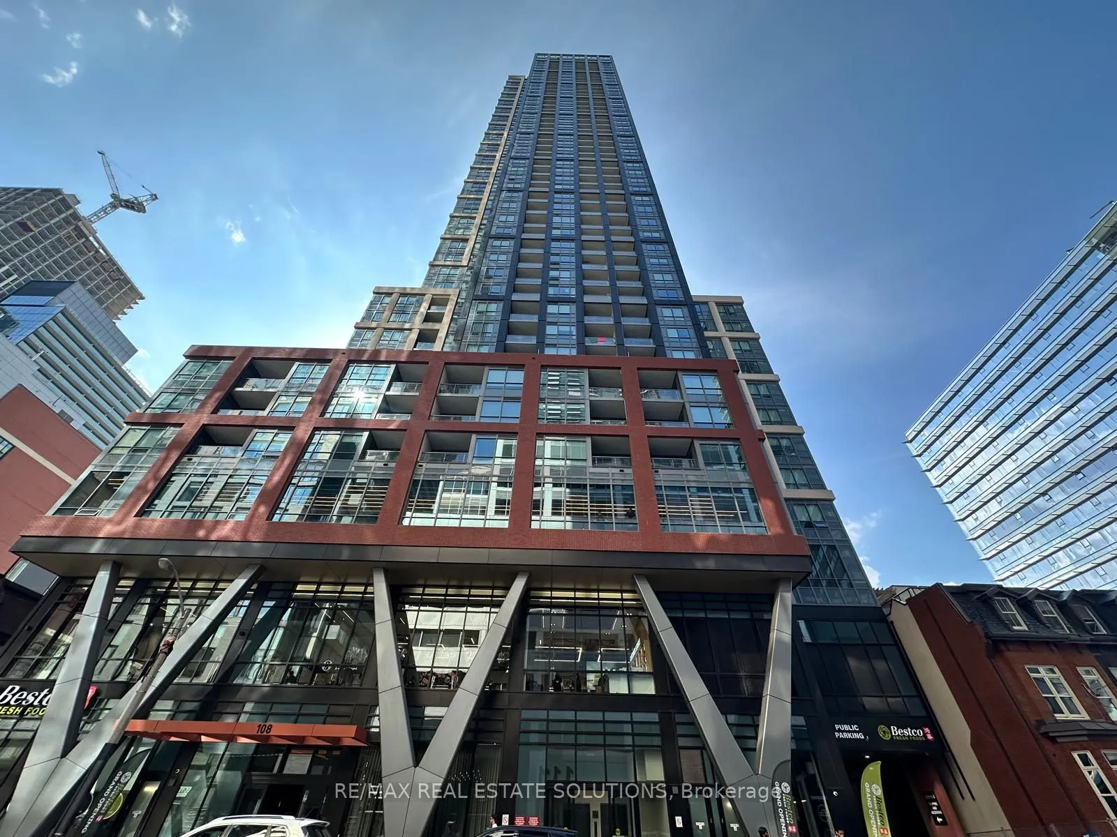108 Peter Street, #517