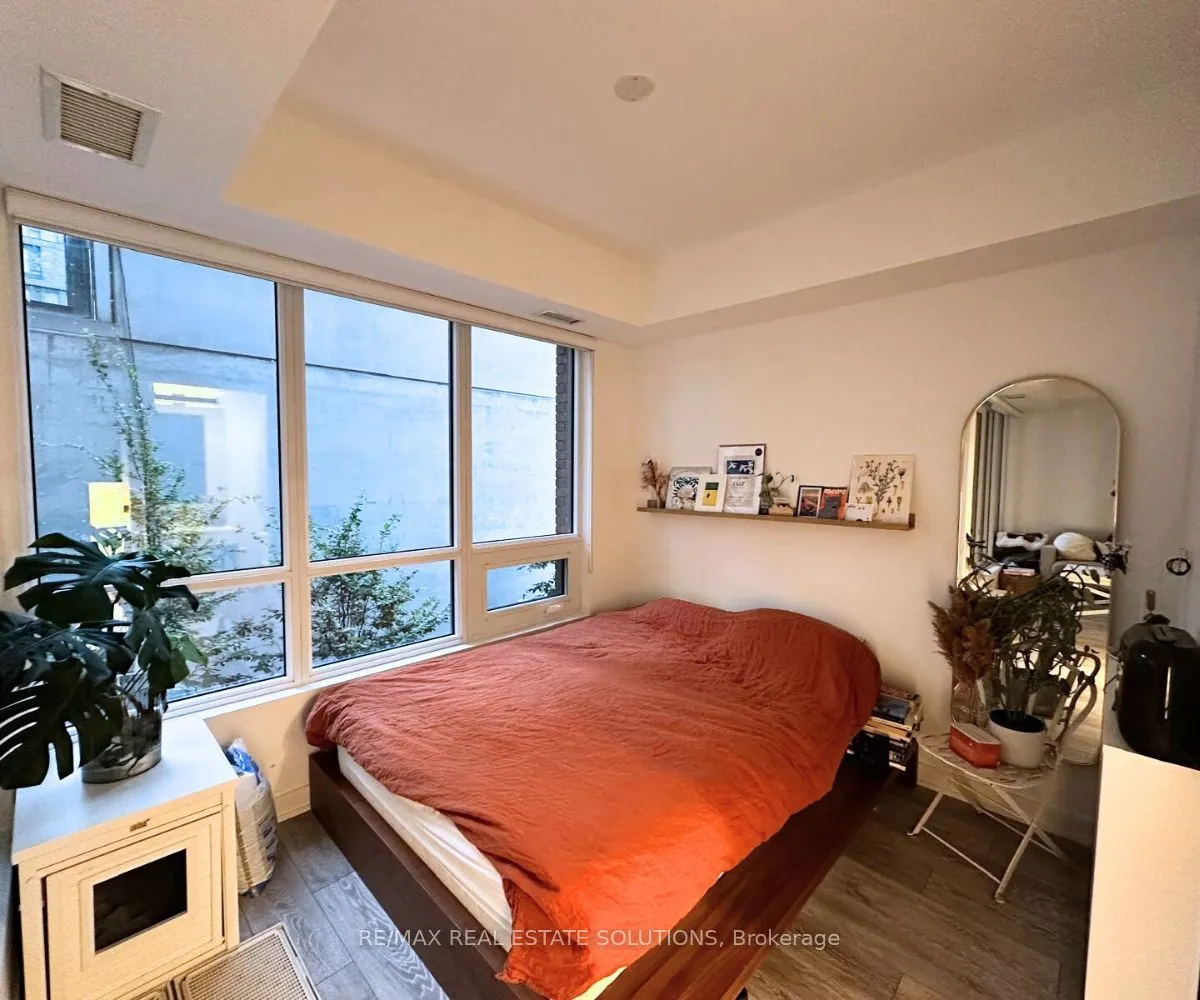 108 Peter Street, #517