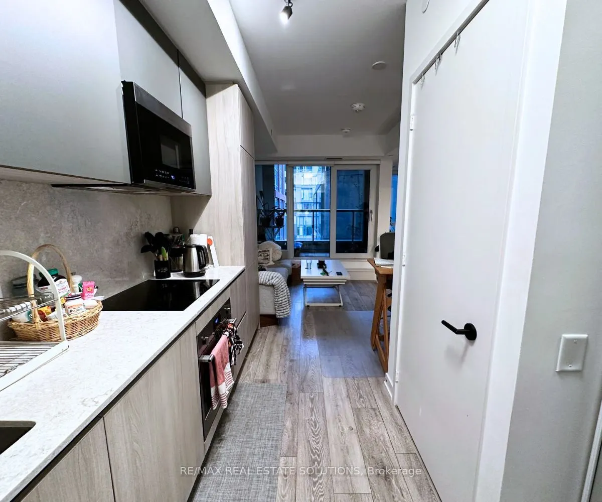 108 Peter Street, #517