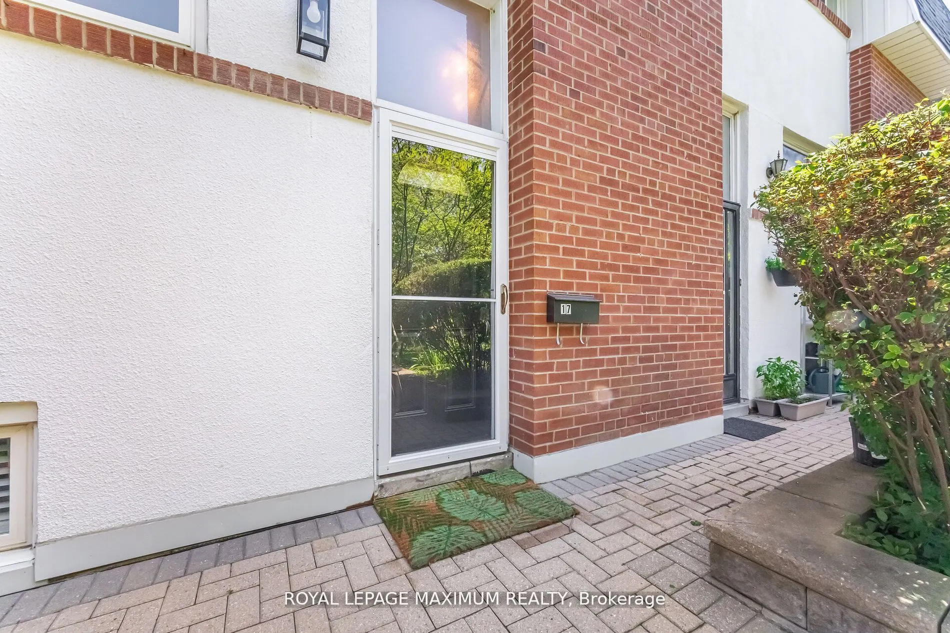 90 George Henry Boulevard, #17