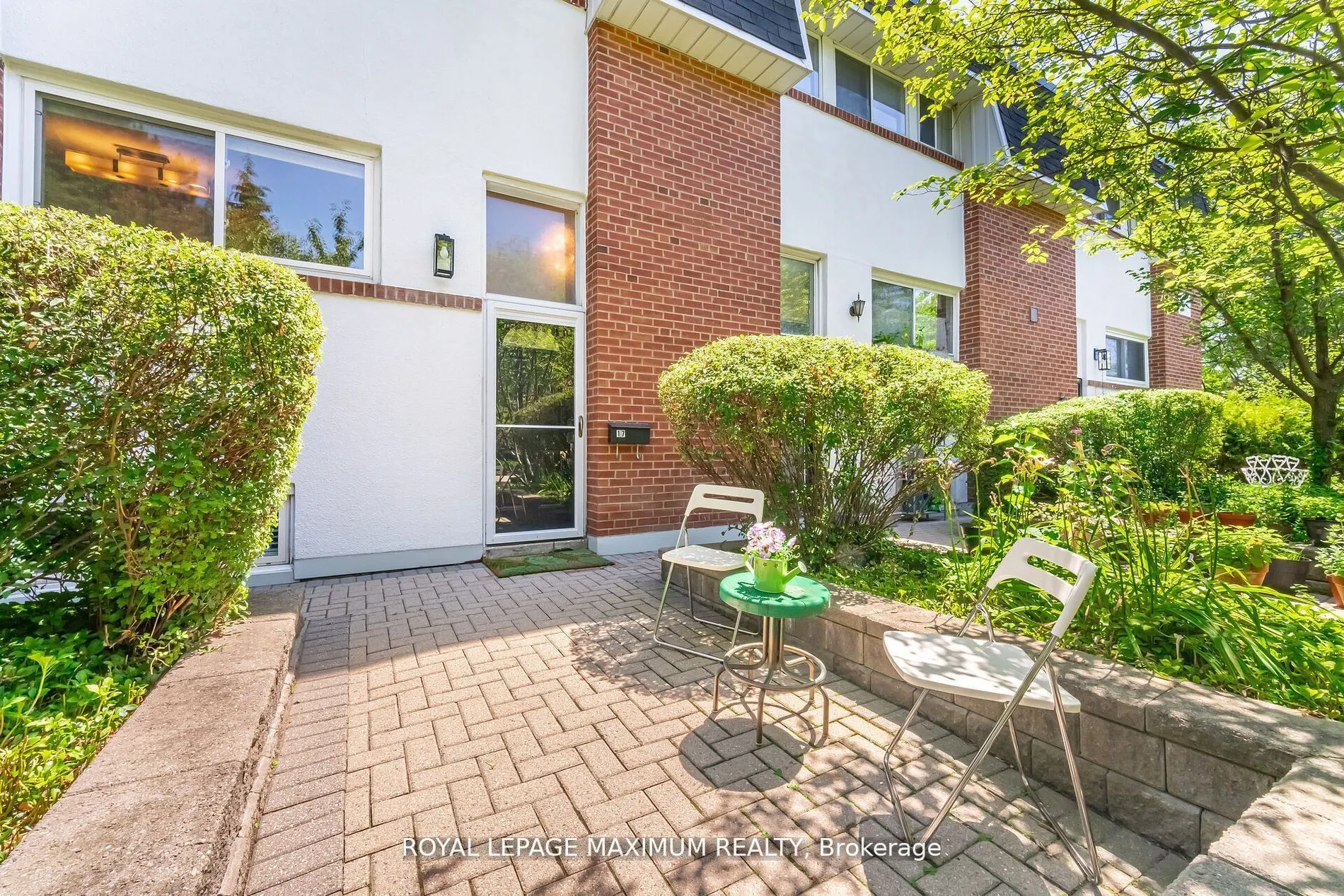 90 George Henry Boulevard, #17
