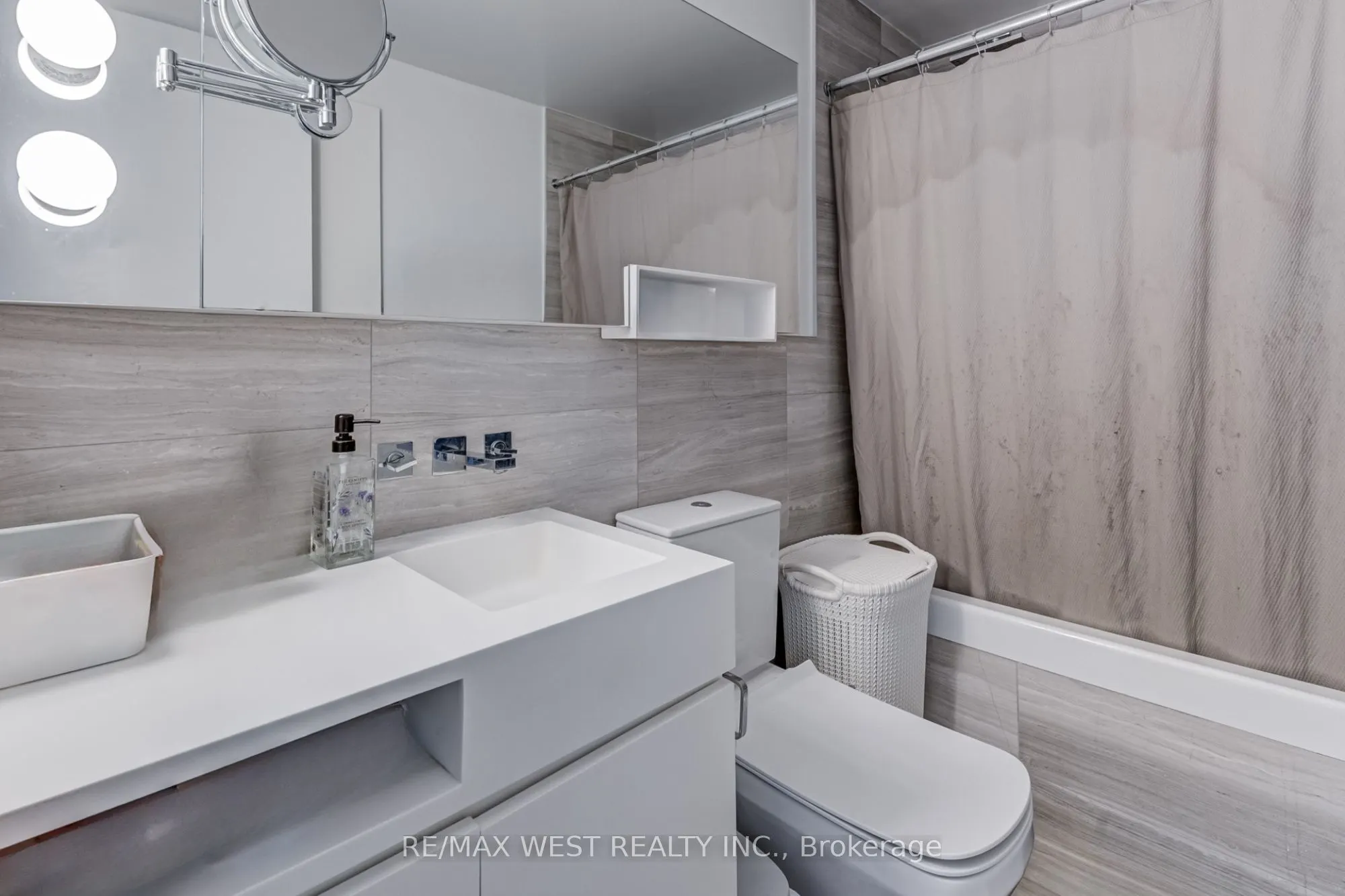 45 Charles Street E, #3011