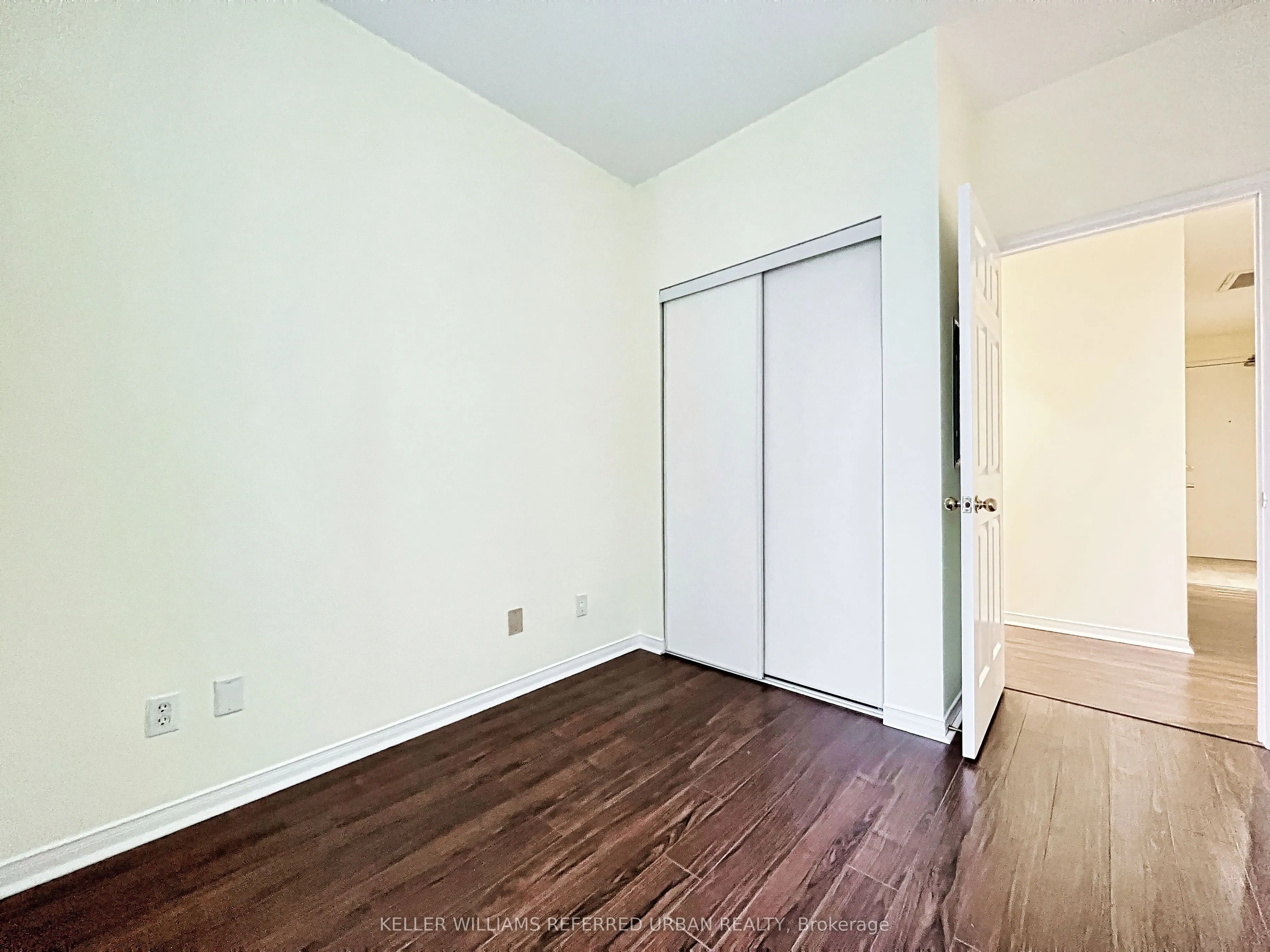 600 Eglinton Avenue E, #406