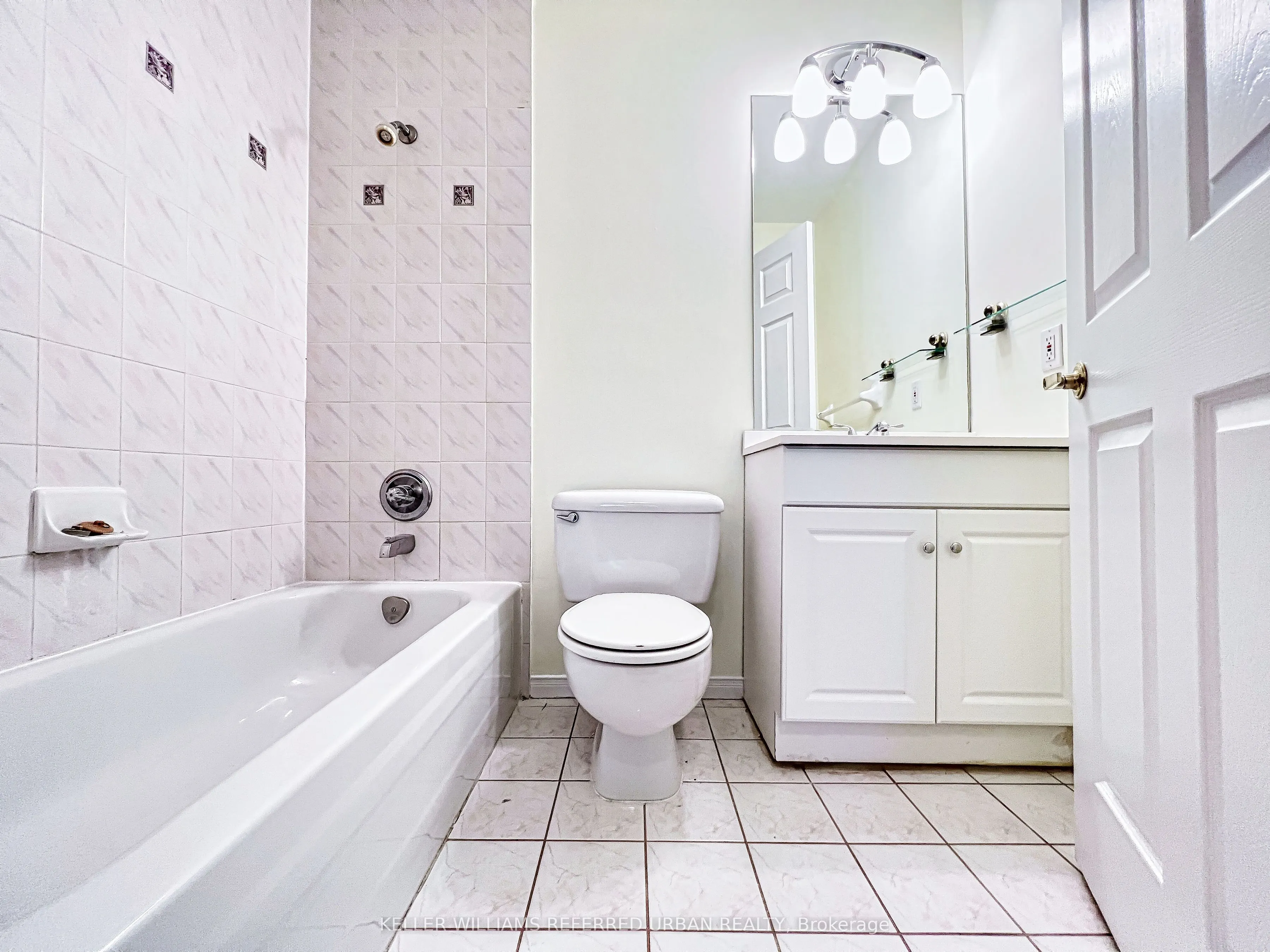 600 Eglinton Avenue E, #406