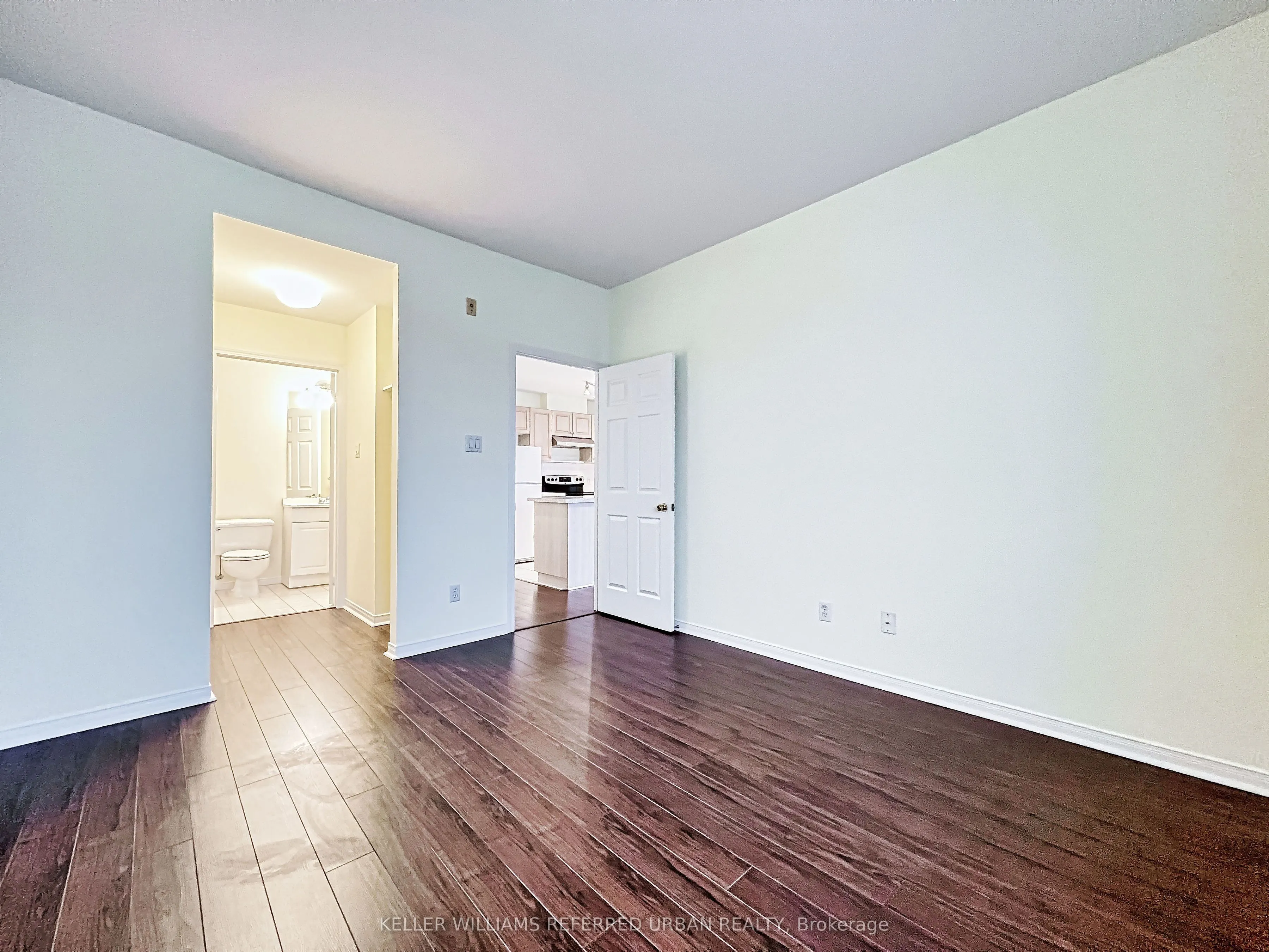 600 Eglinton Avenue E, #406