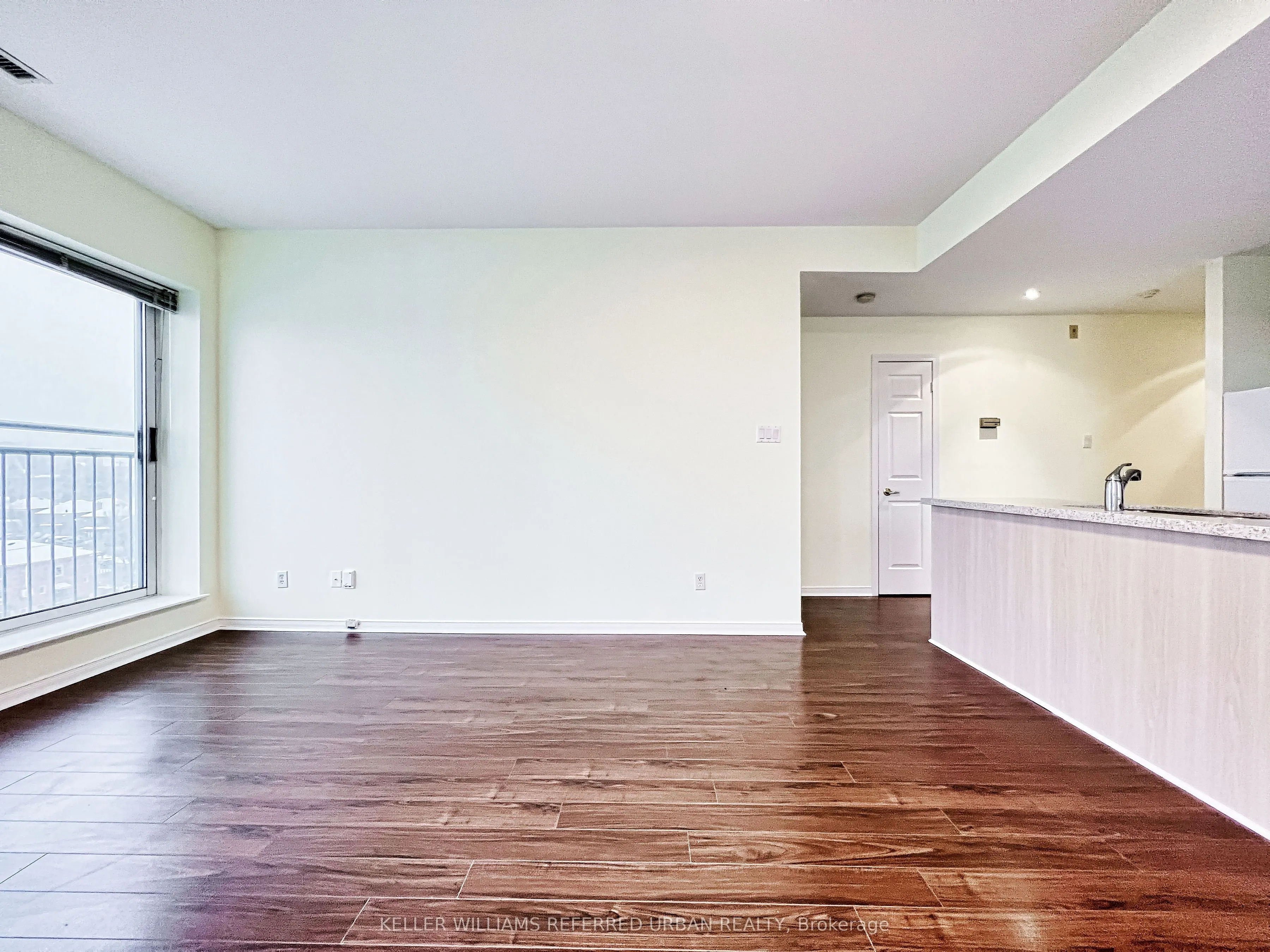 600 Eglinton Avenue E, #406