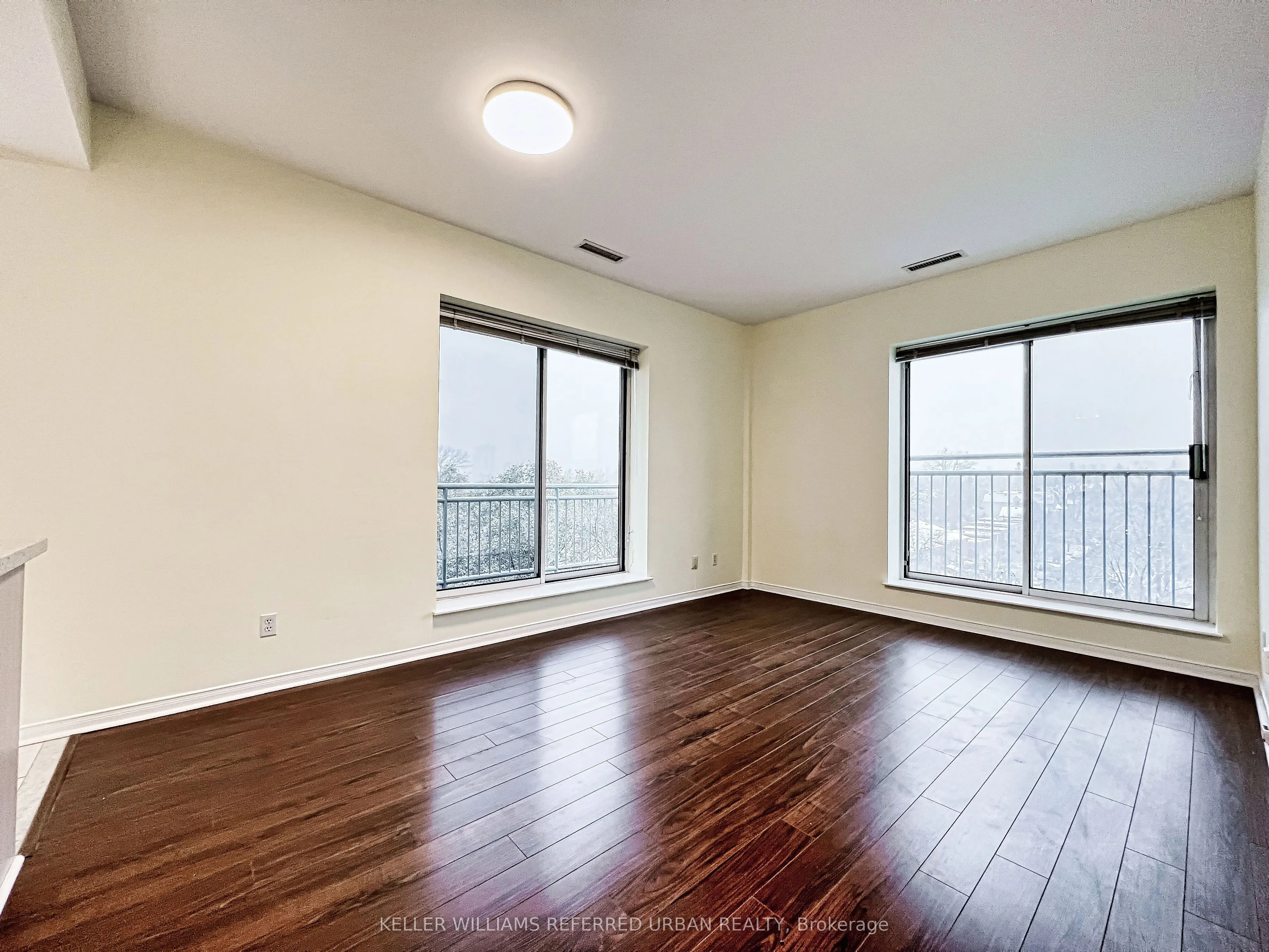 600 Eglinton Avenue E, #406