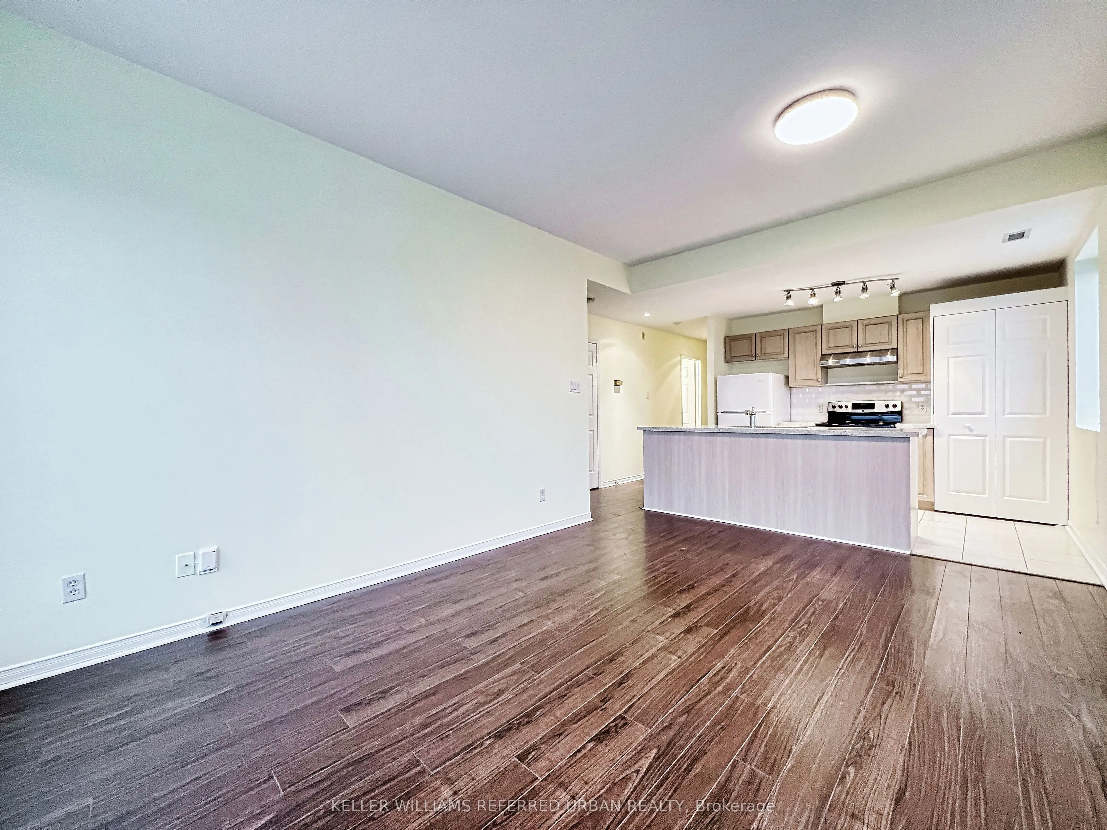 600 Eglinton Avenue E, #406