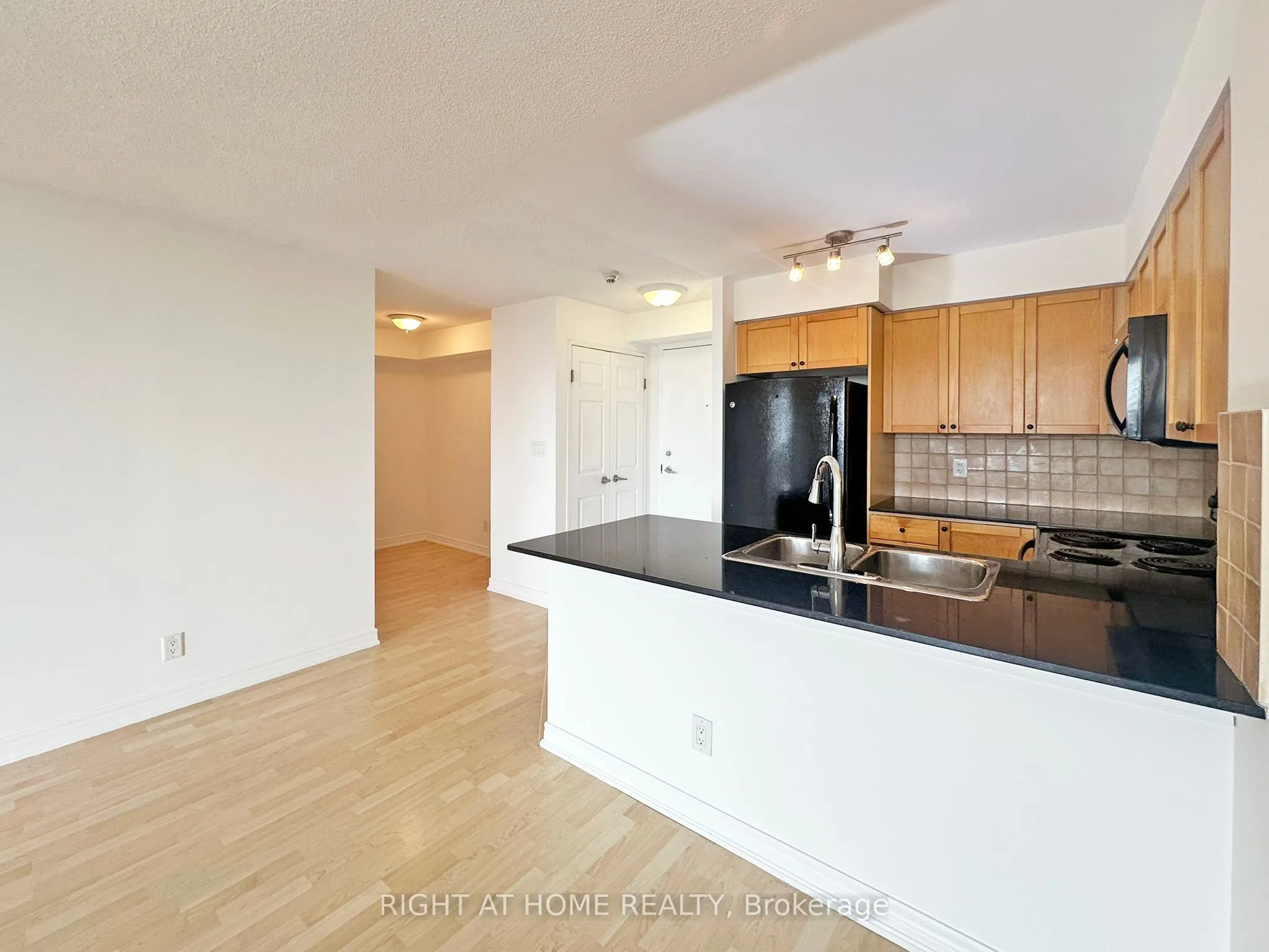 1369 Bloor Street W, #1008