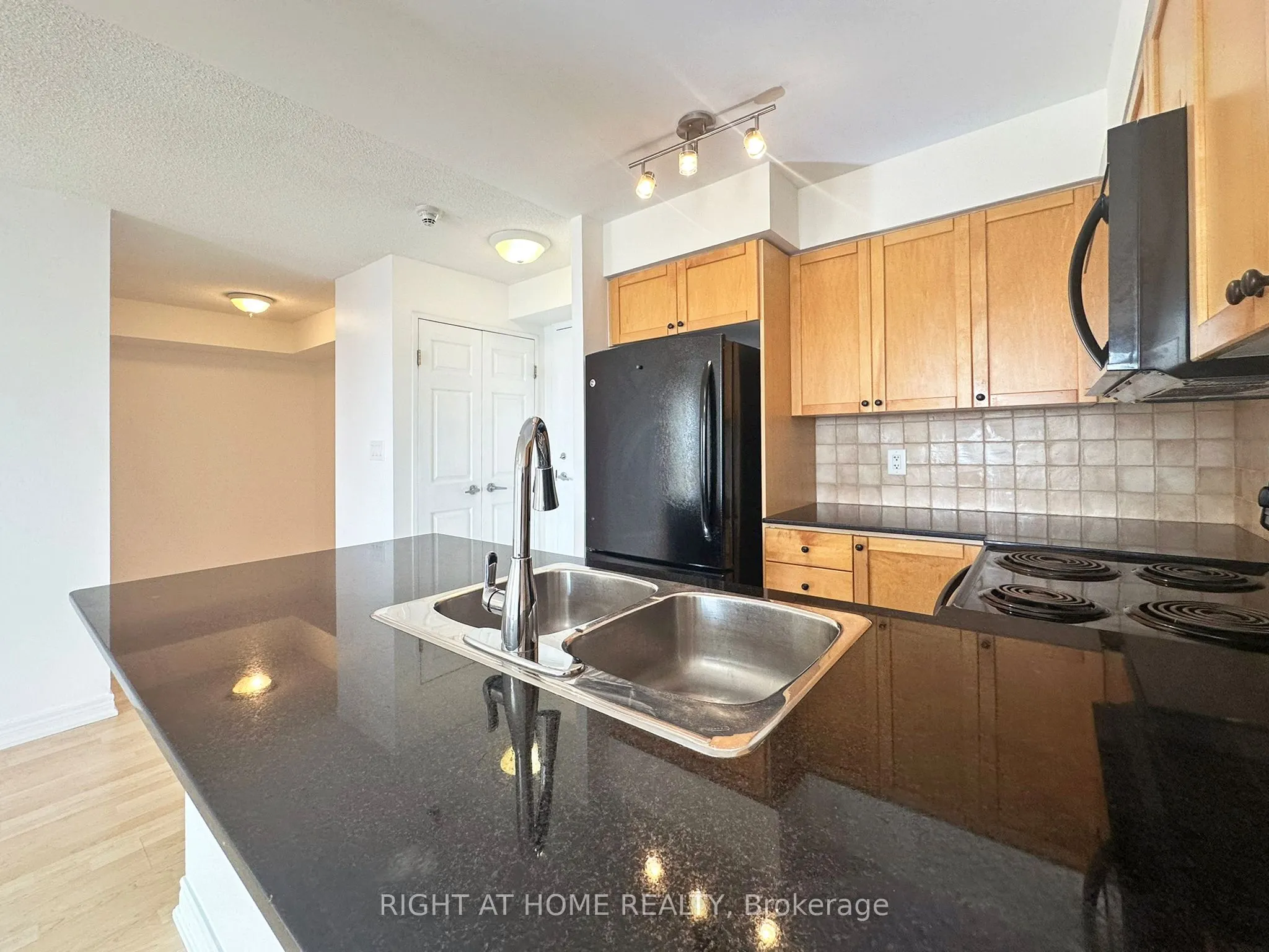 1369 Bloor Street W, #1008