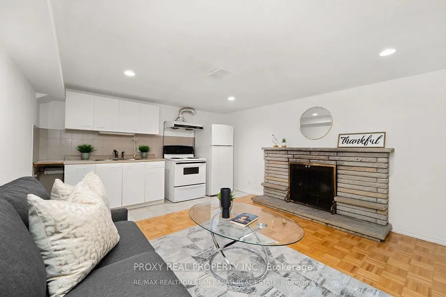 15 Blithfield Avenue S, #Lower Fl