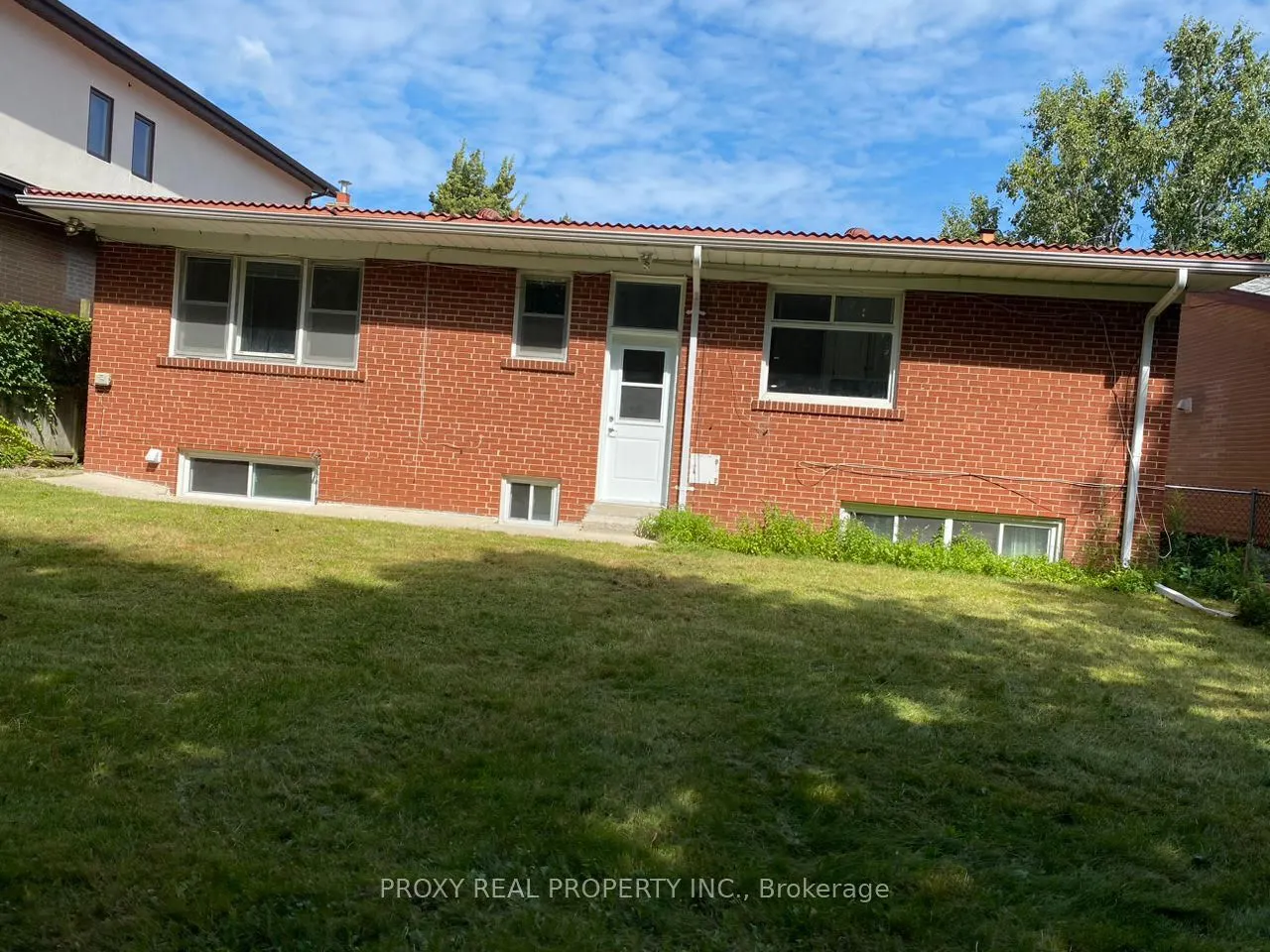 15 Blithfield Avenue S, #Lower Fl