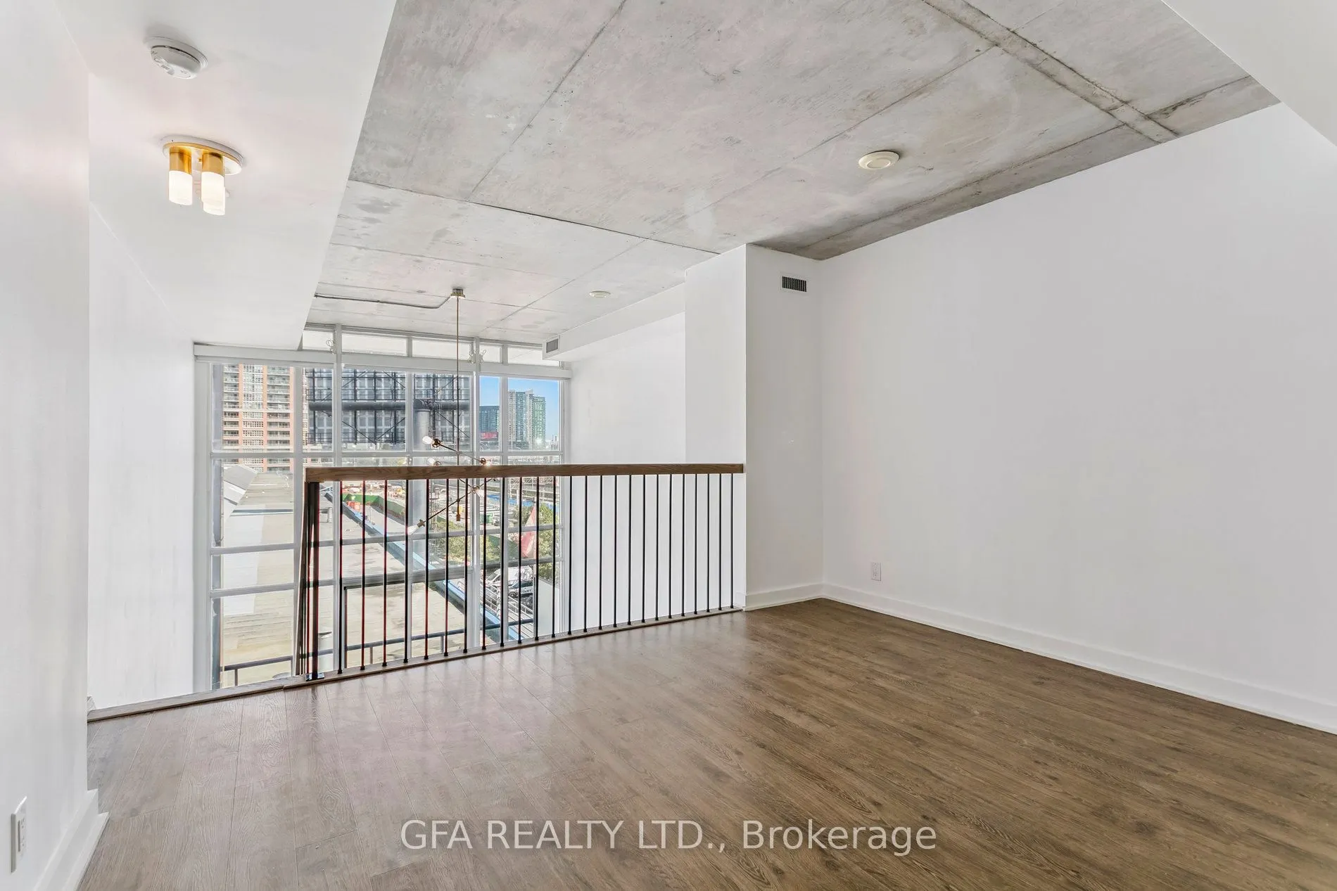5 Hanna Avenue, #438