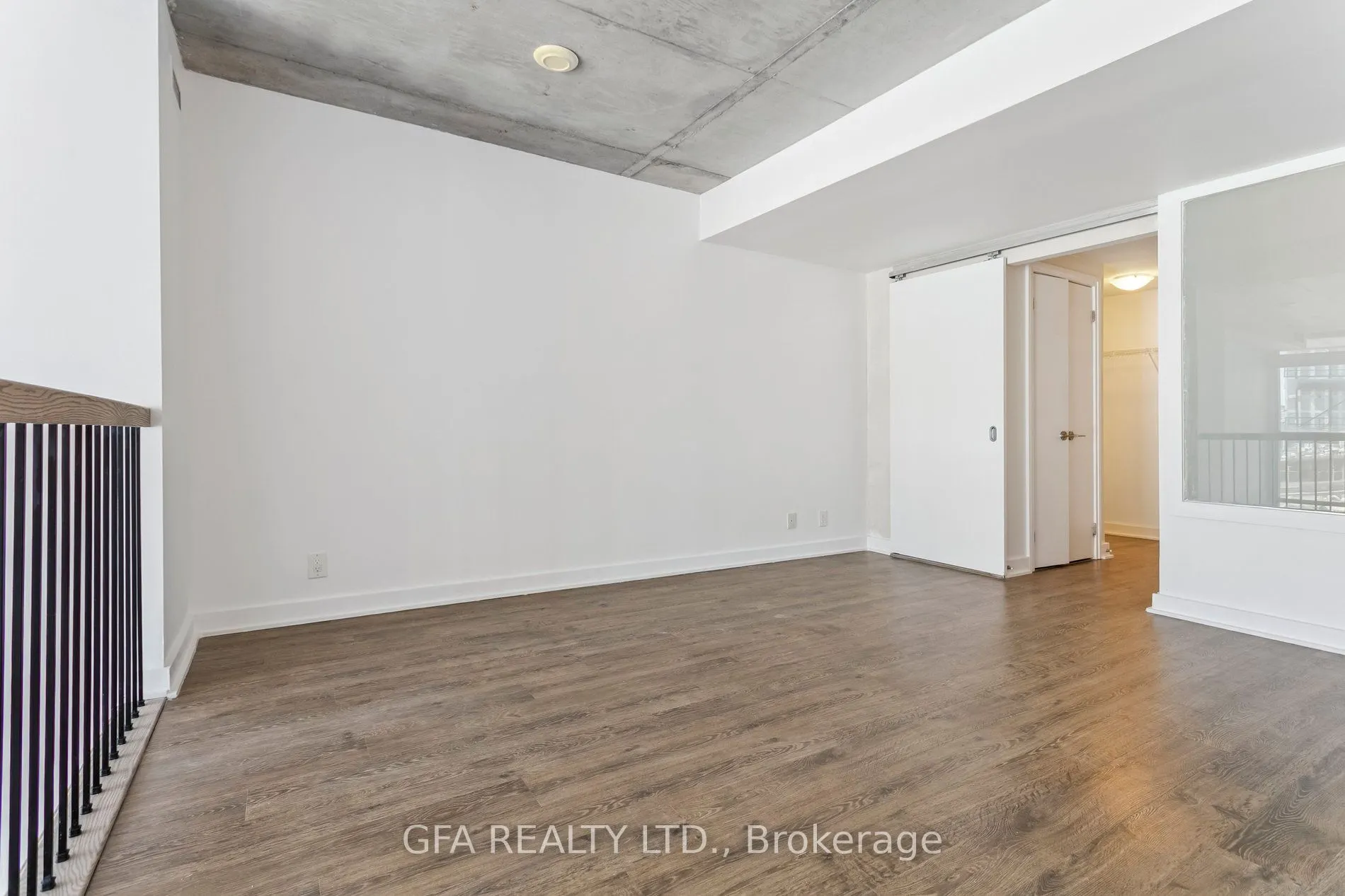 5 Hanna Avenue, #438