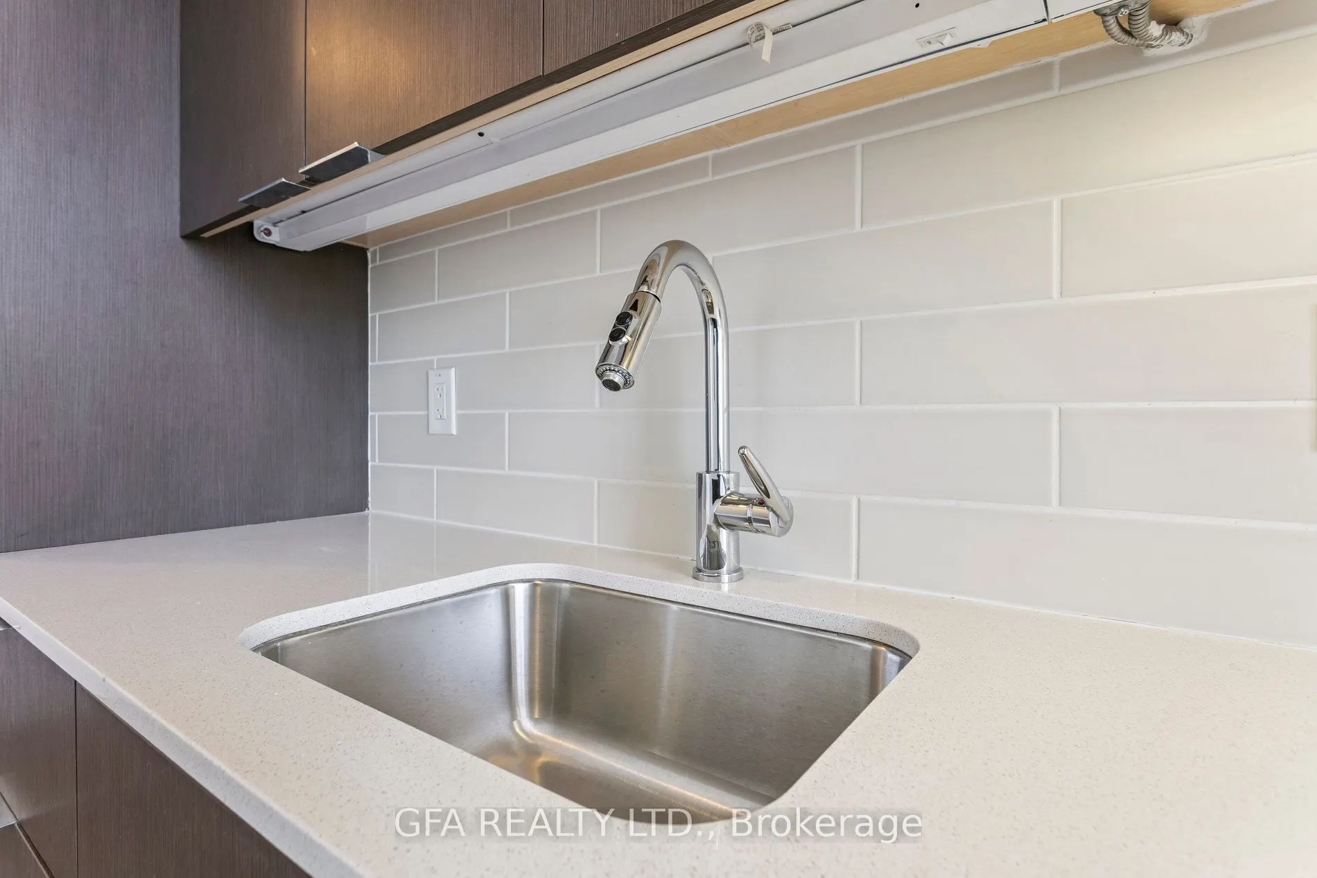 5 Hanna Avenue, #438