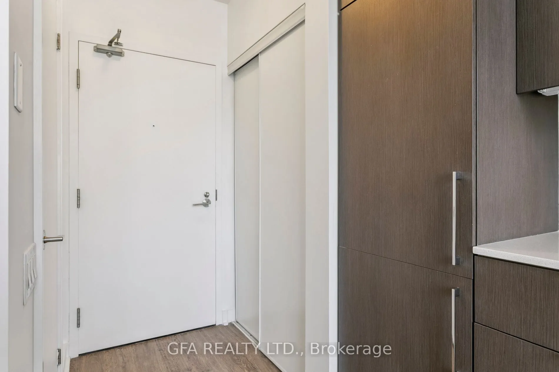 5 Hanna Avenue, #438