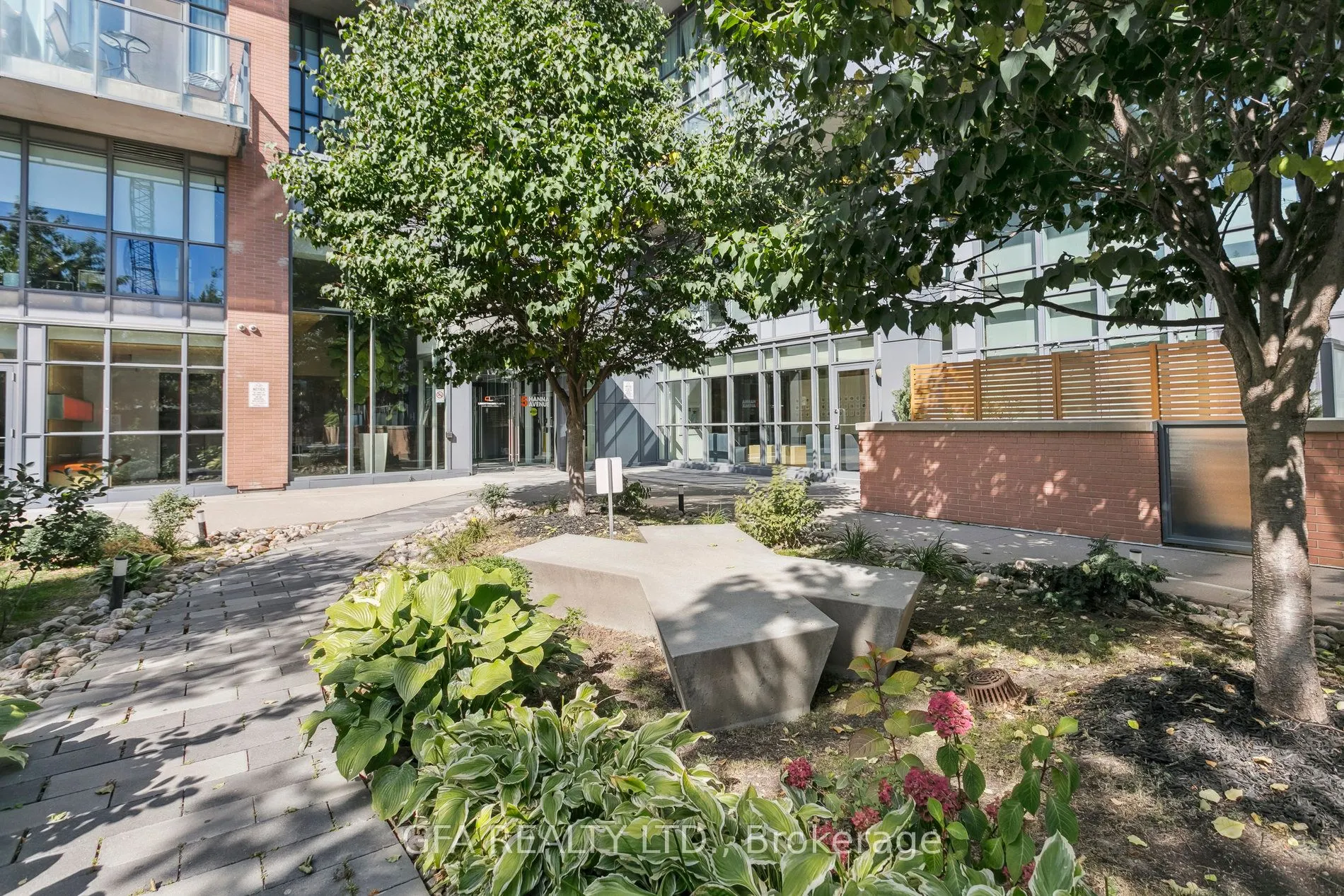 5 Hanna Avenue, #438