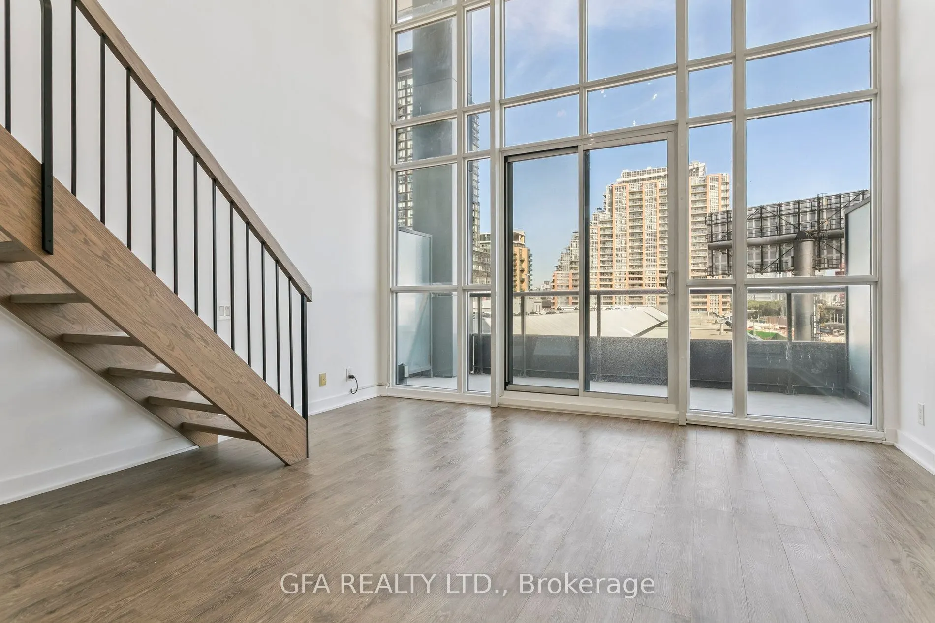 5 Hanna Avenue, #438