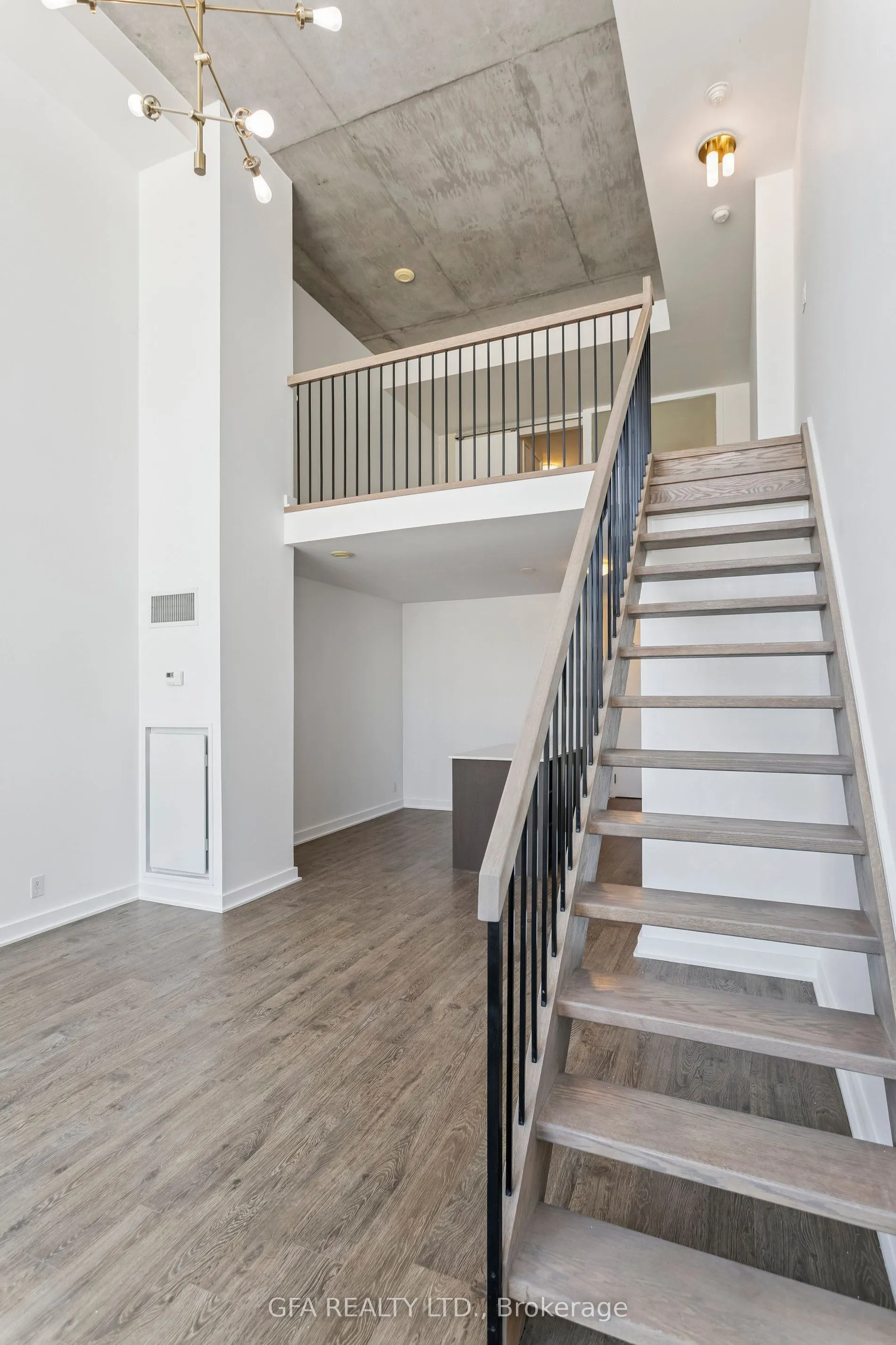 5 Hanna Avenue, #438
