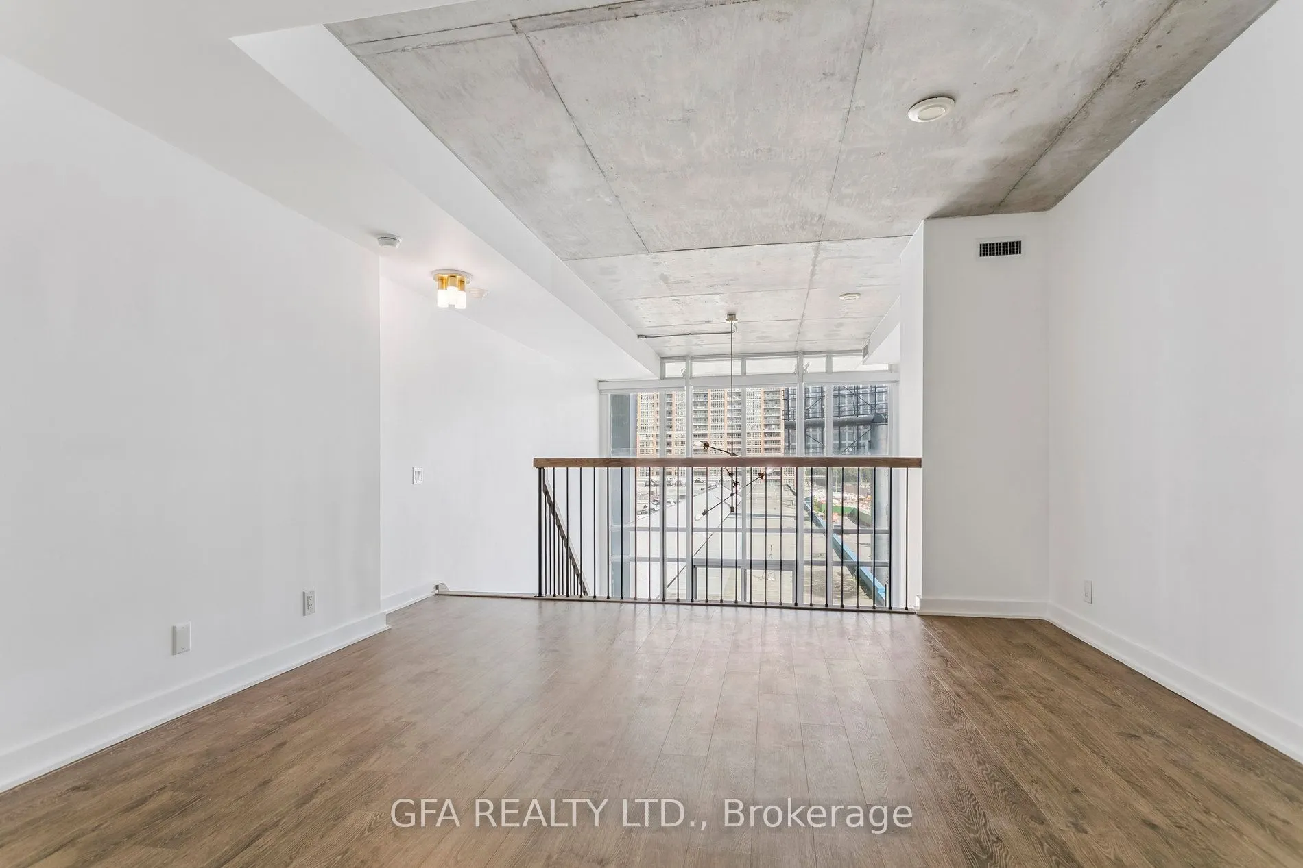 5 Hanna Avenue, #438