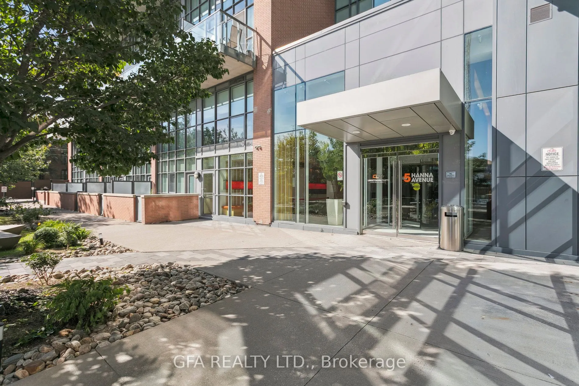 5 Hanna Avenue, #438