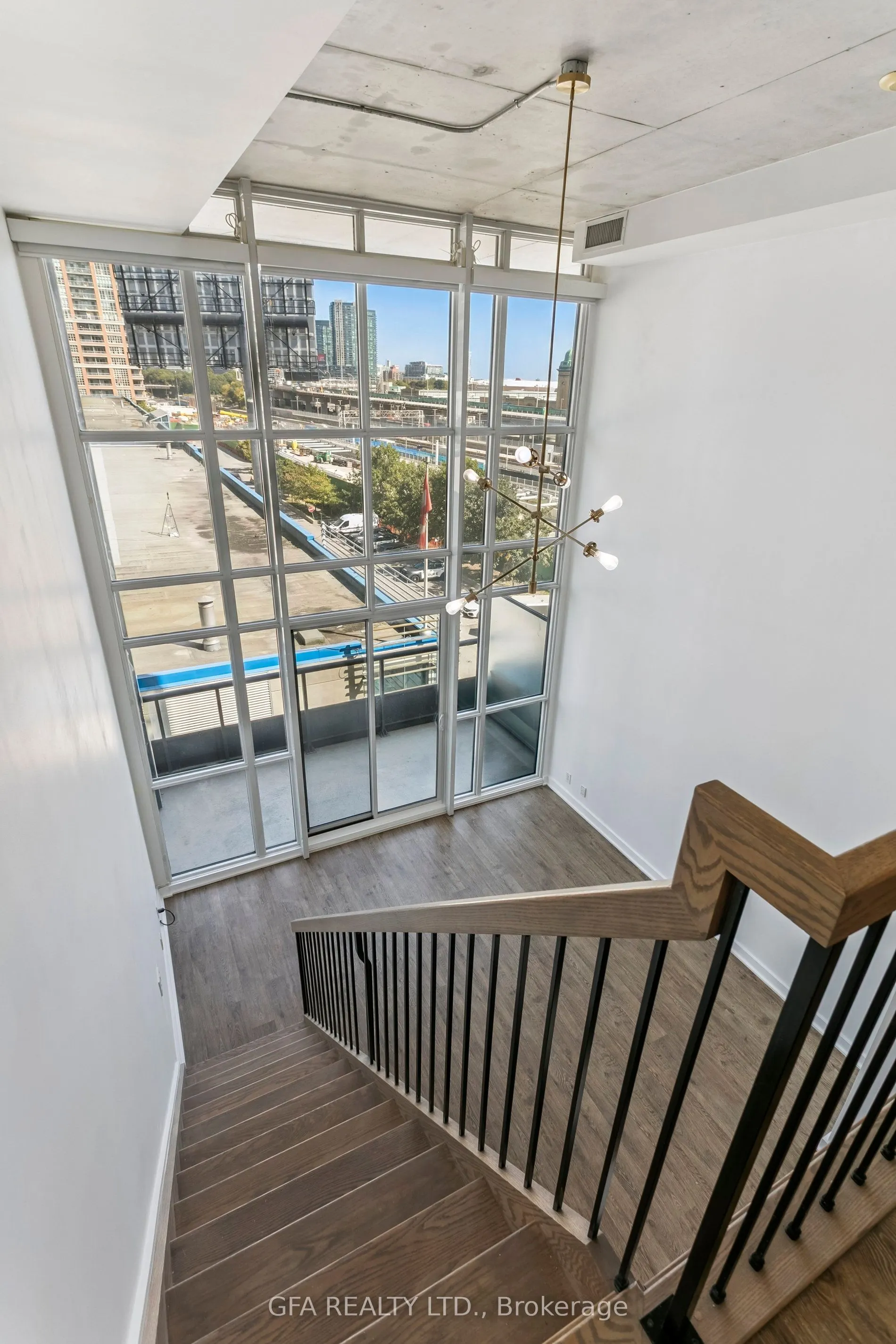 5 Hanna Avenue, #438