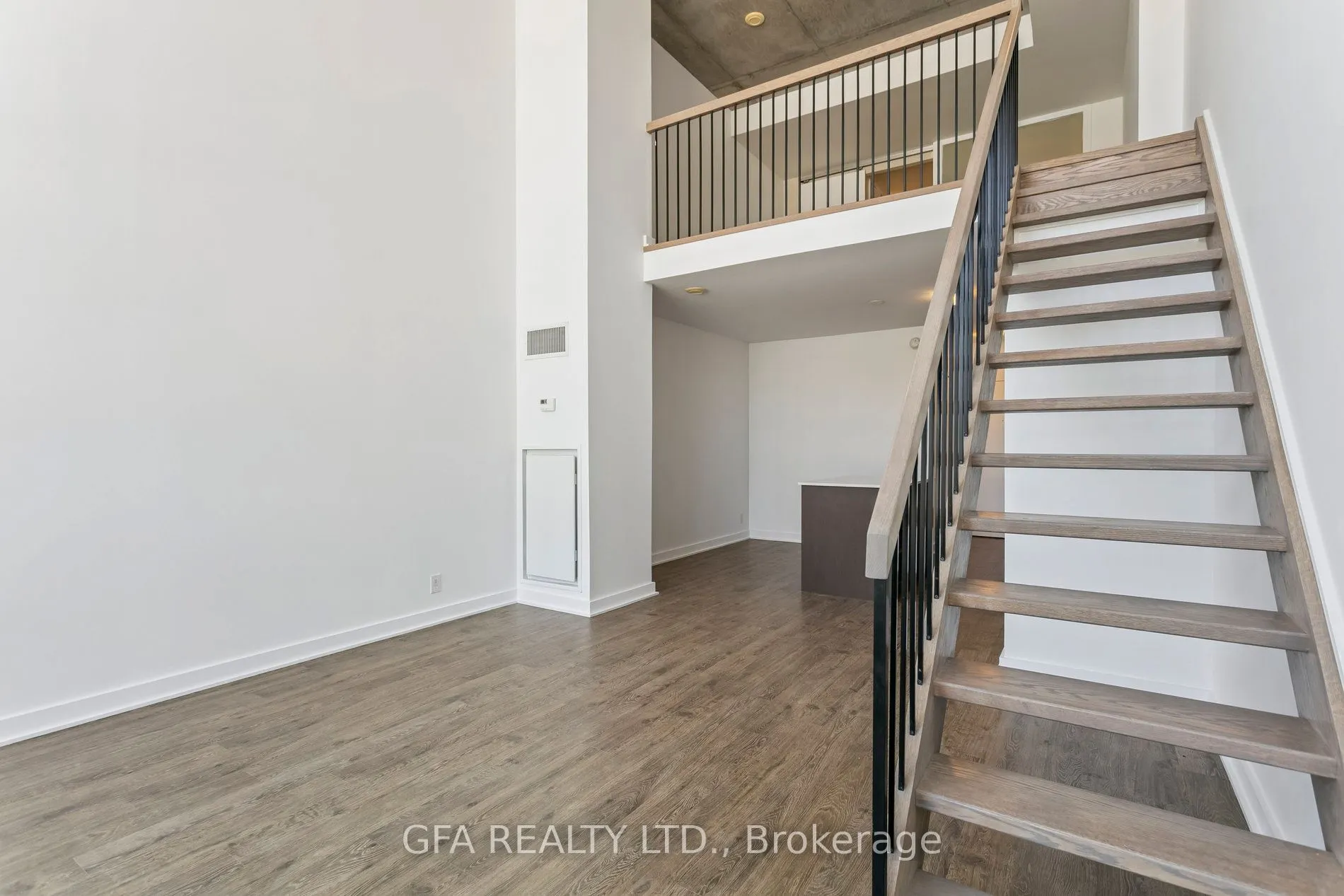 5 Hanna Avenue, #438