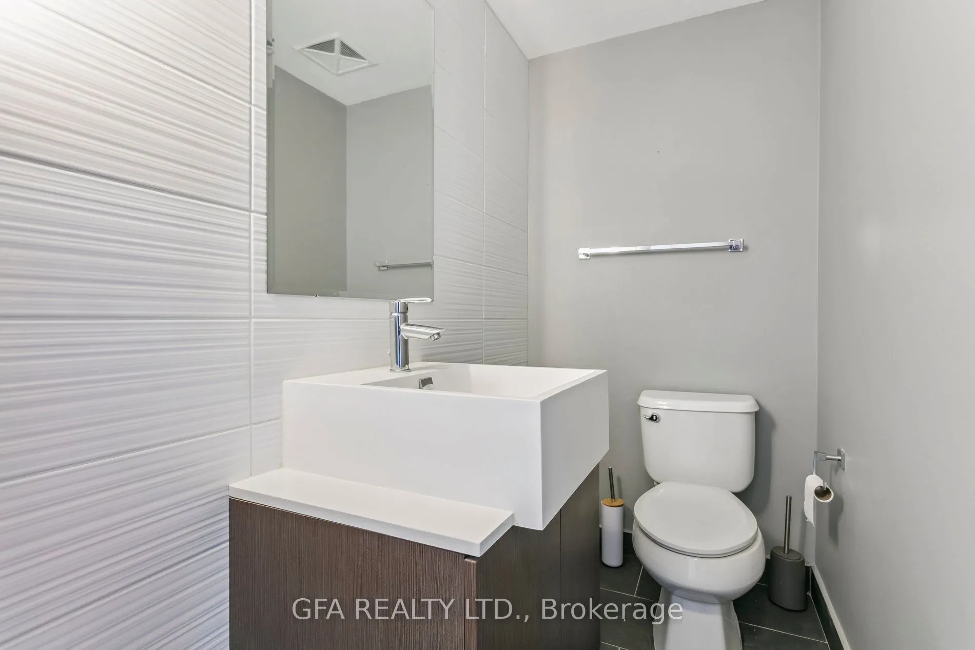5 Hanna Avenue, #438