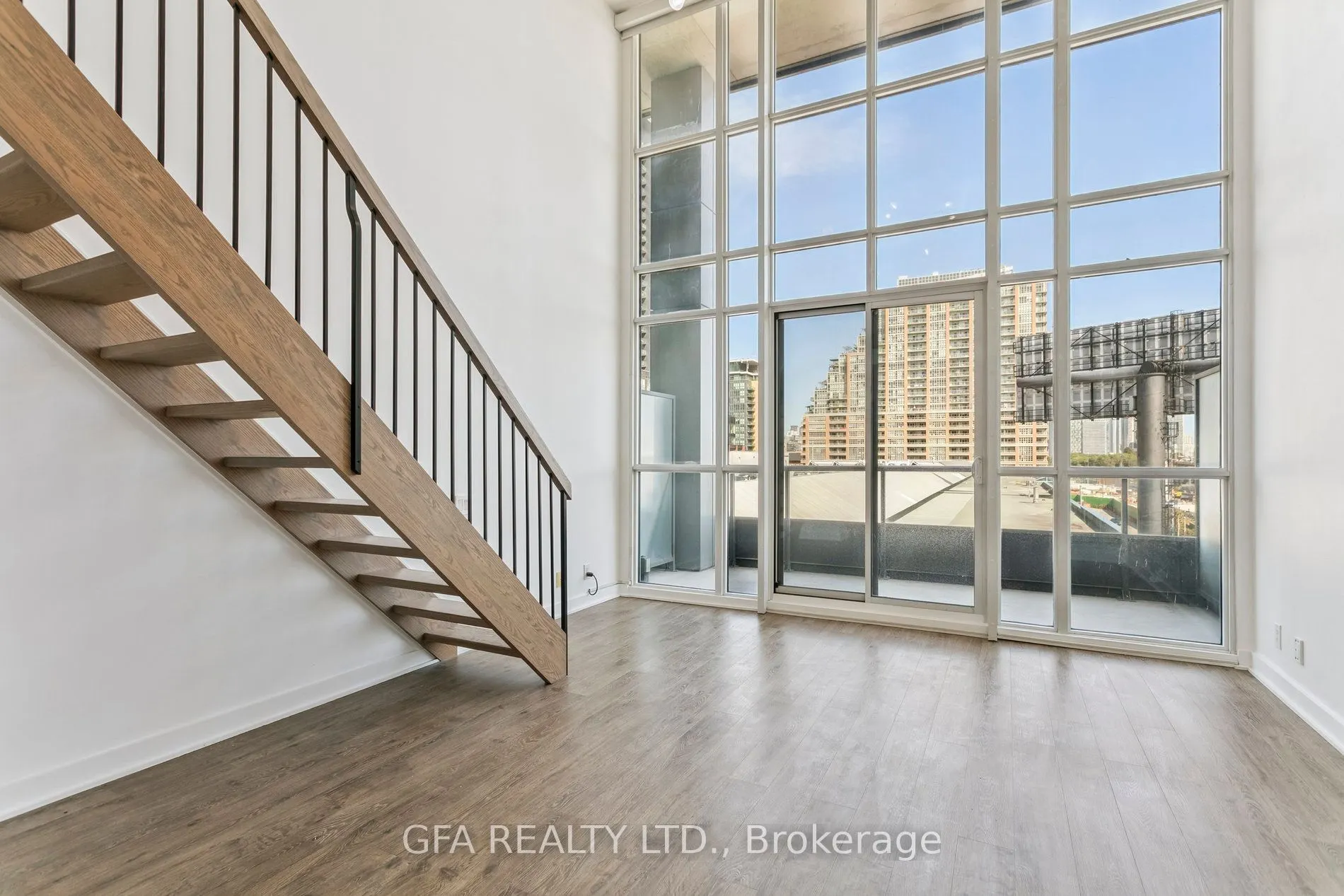 5 Hanna Avenue, #438