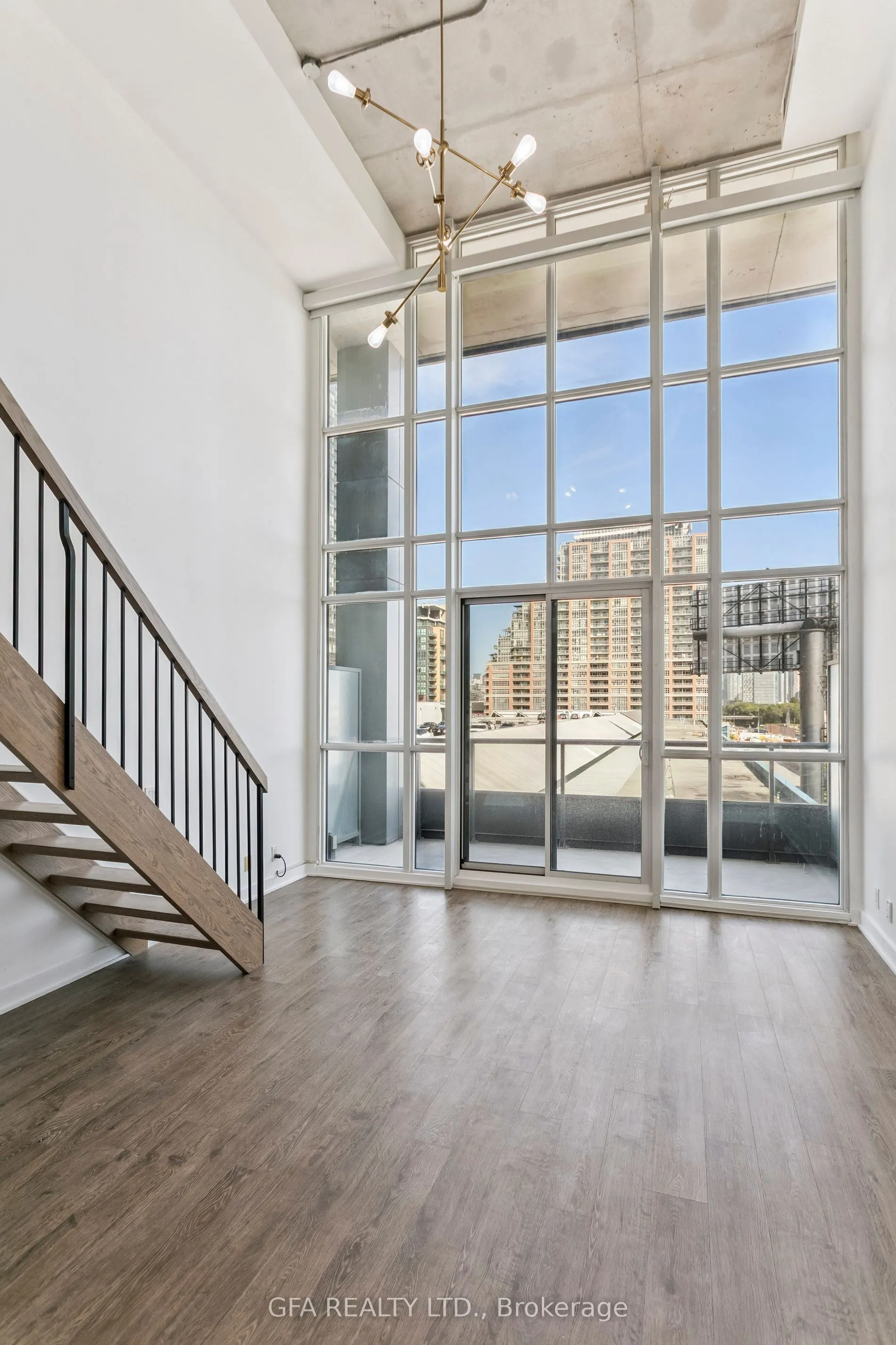 5 Hanna Avenue, #438