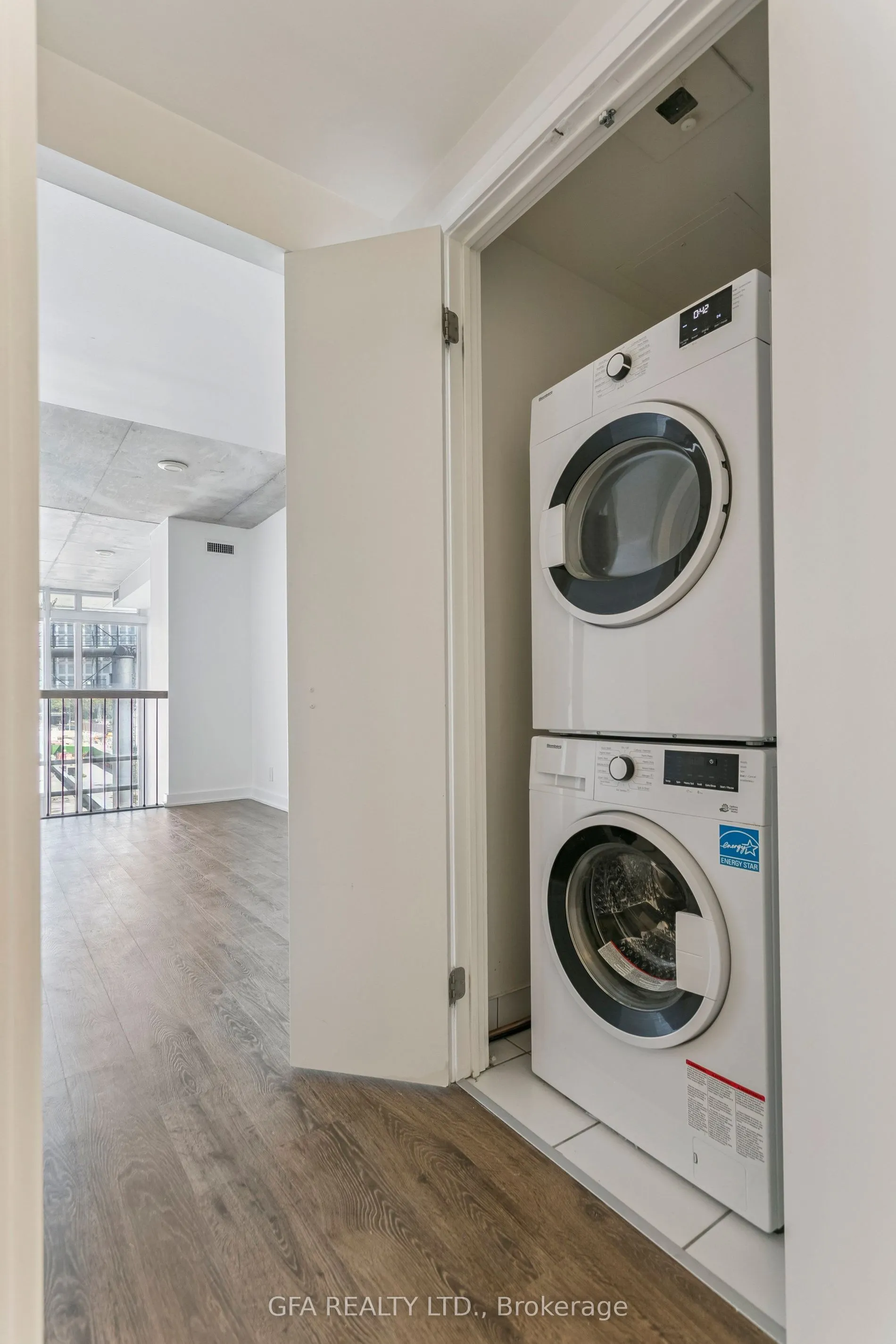 5 Hanna Avenue, #438