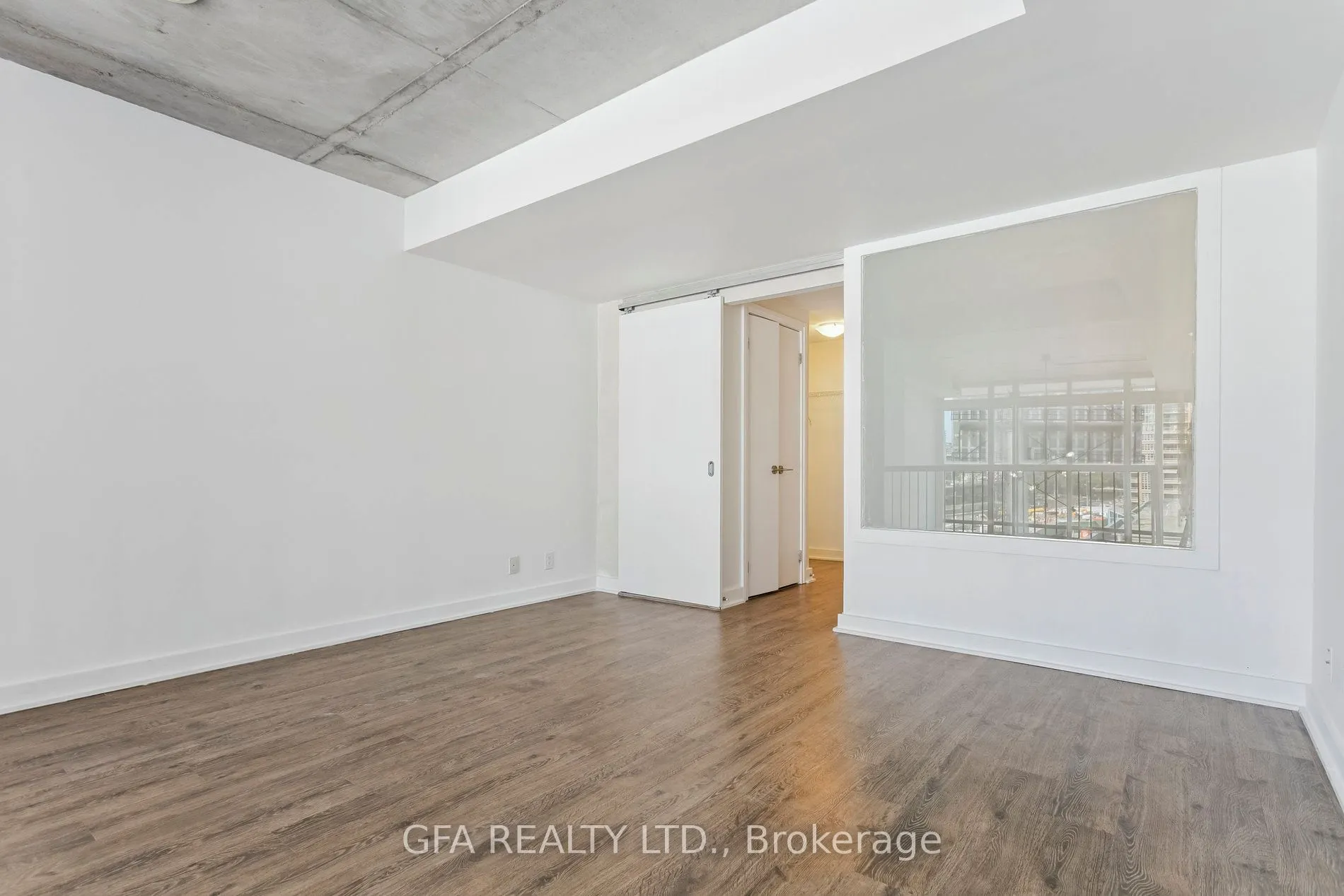 5 Hanna Avenue, #438