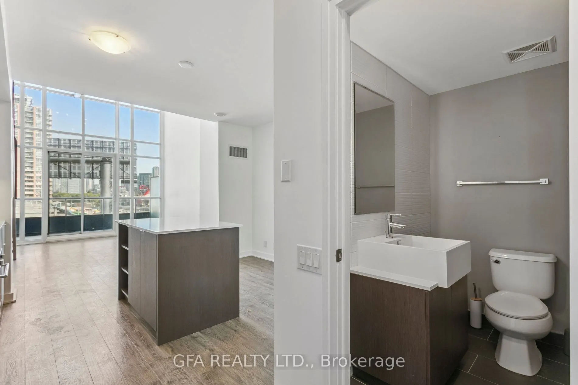 5 Hanna Avenue, #438