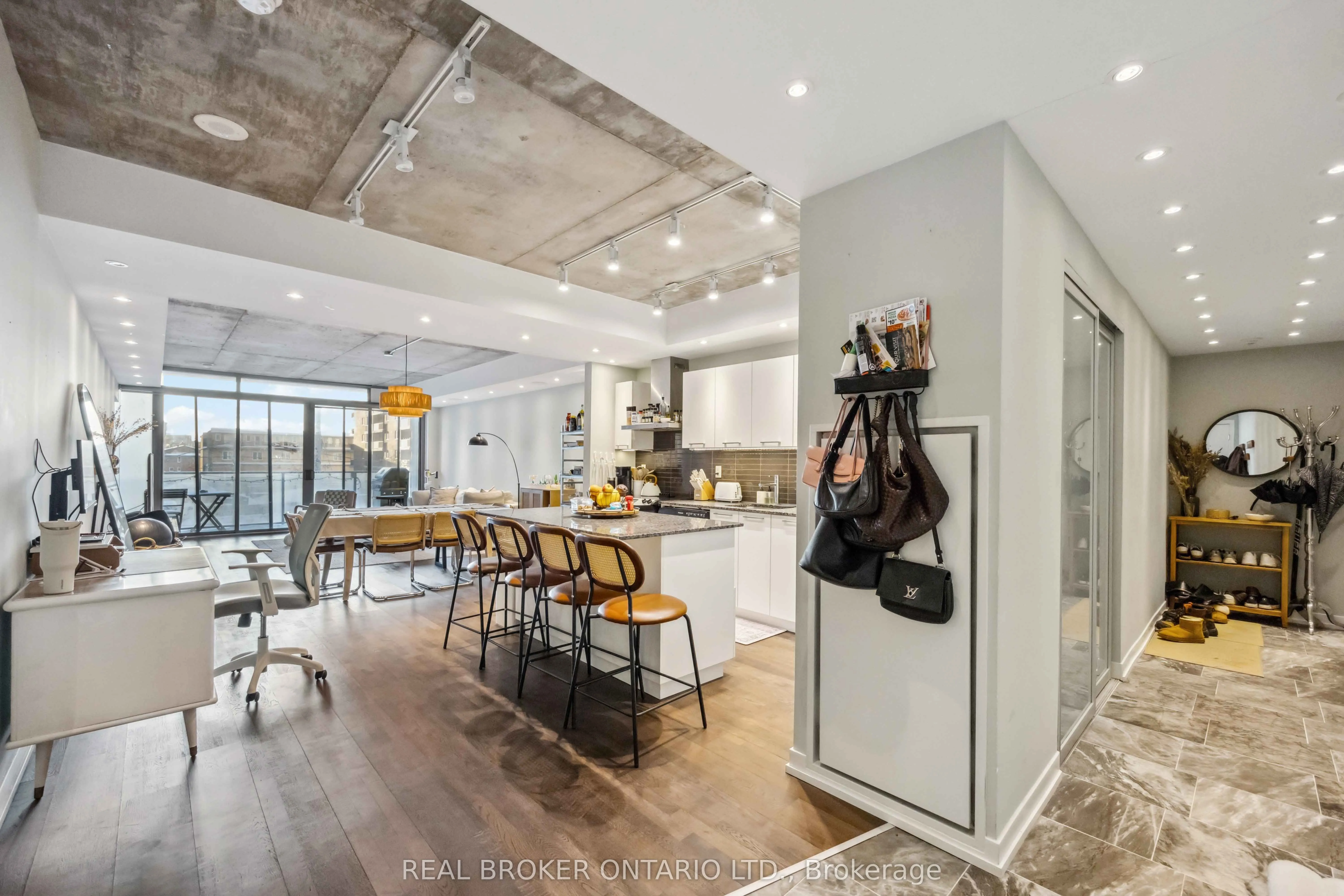 95 Bathurst Street, #222