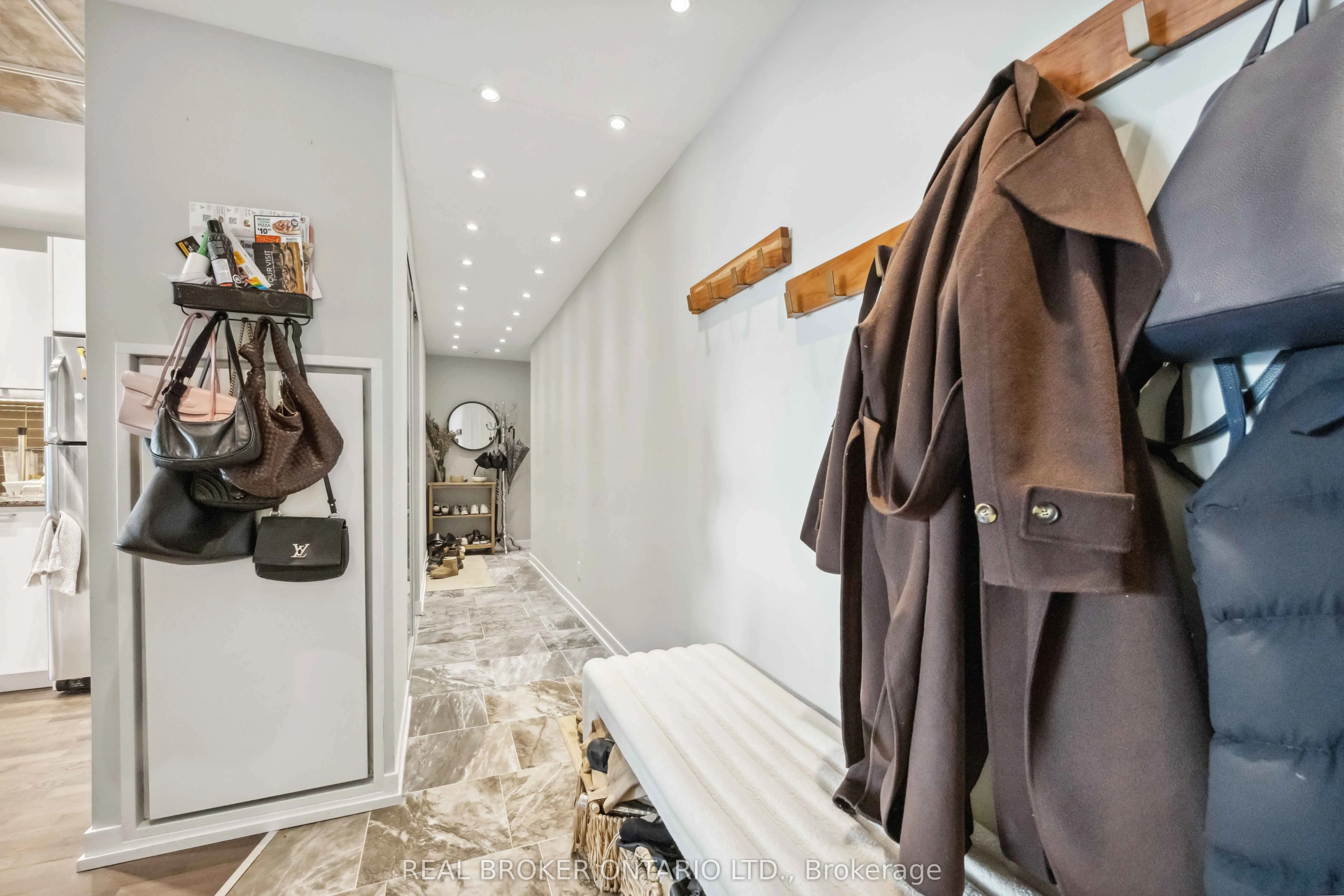 95 Bathurst Street, #222
