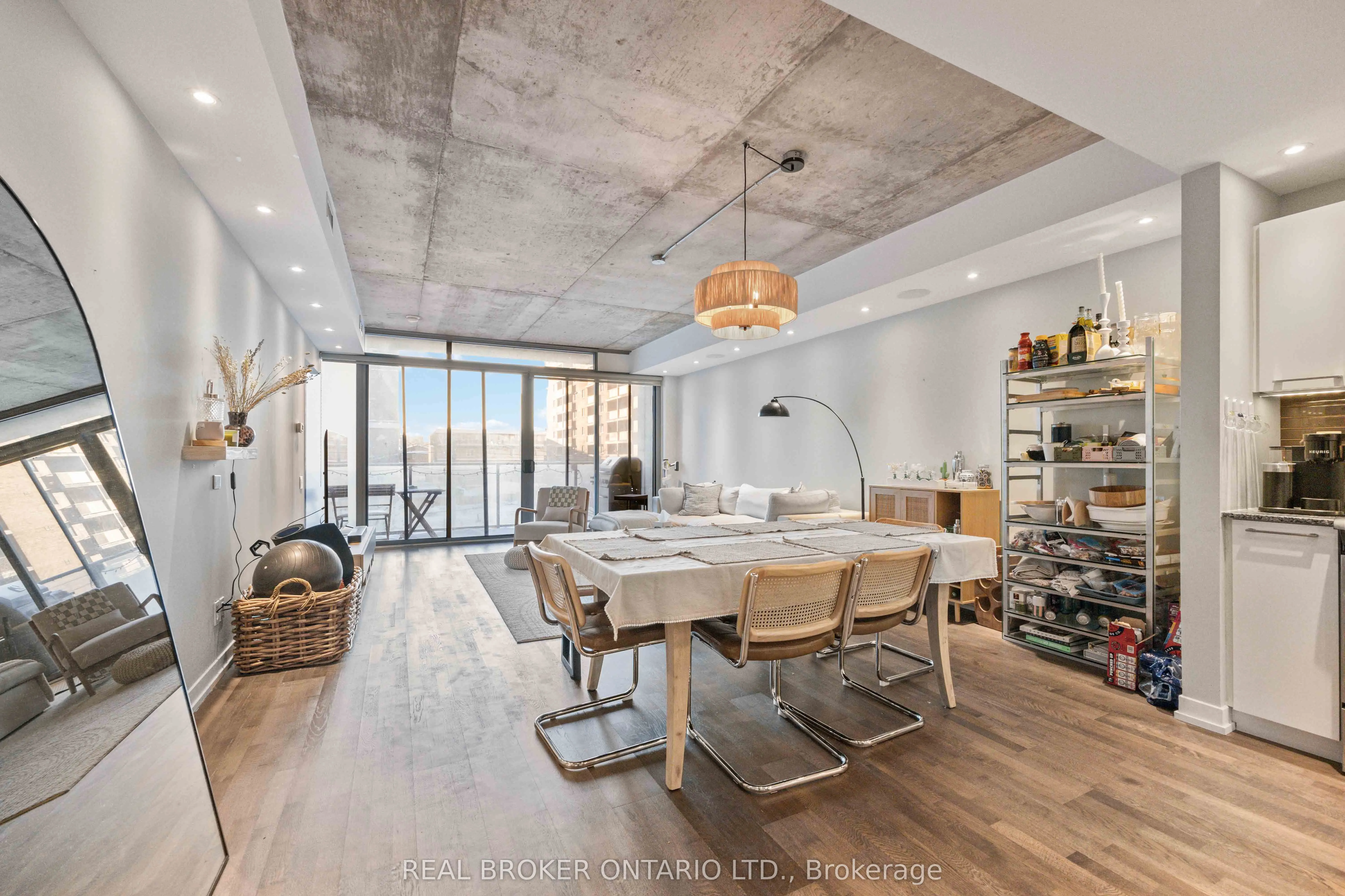 95 Bathurst Street, #222