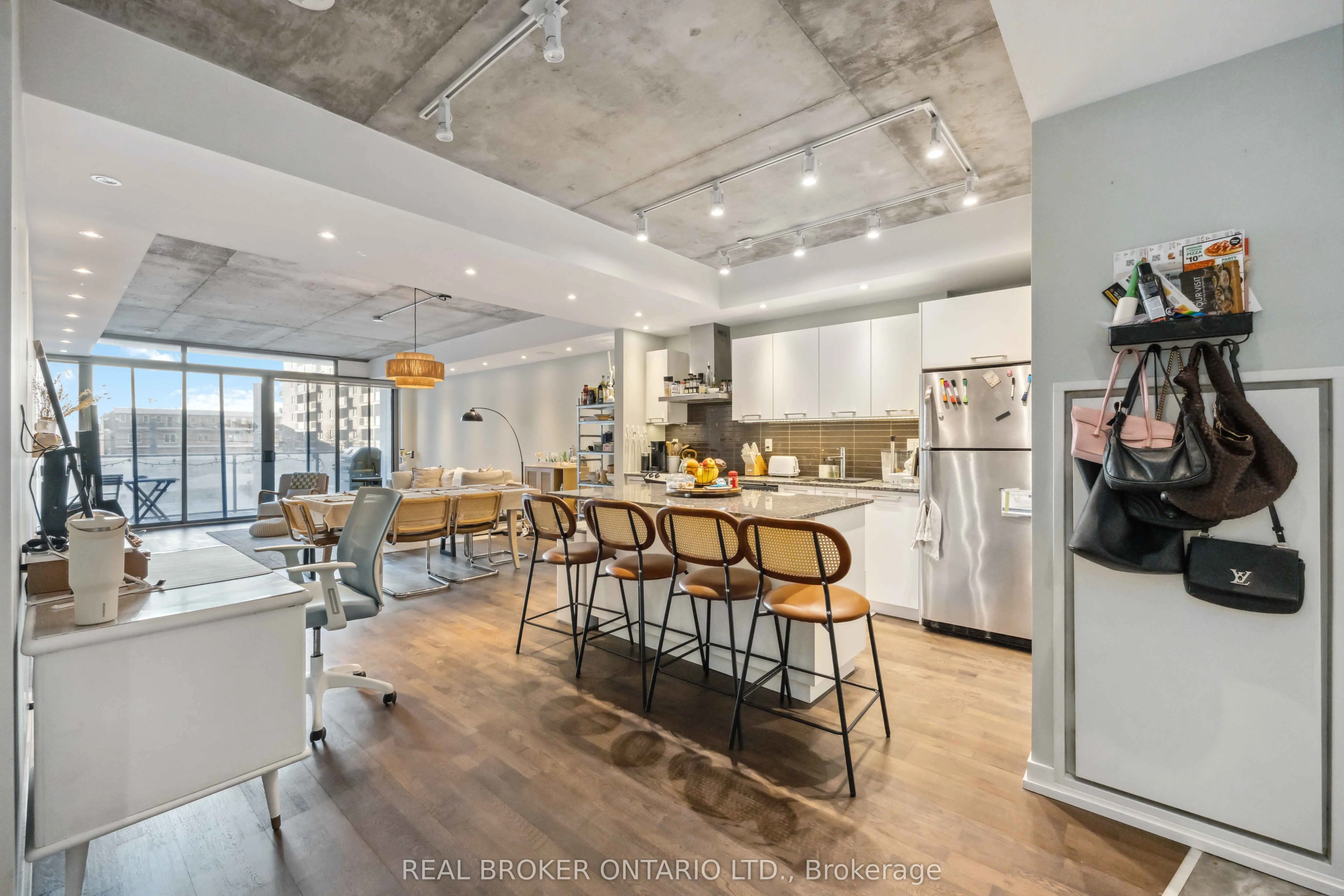 95 Bathurst Street, #222