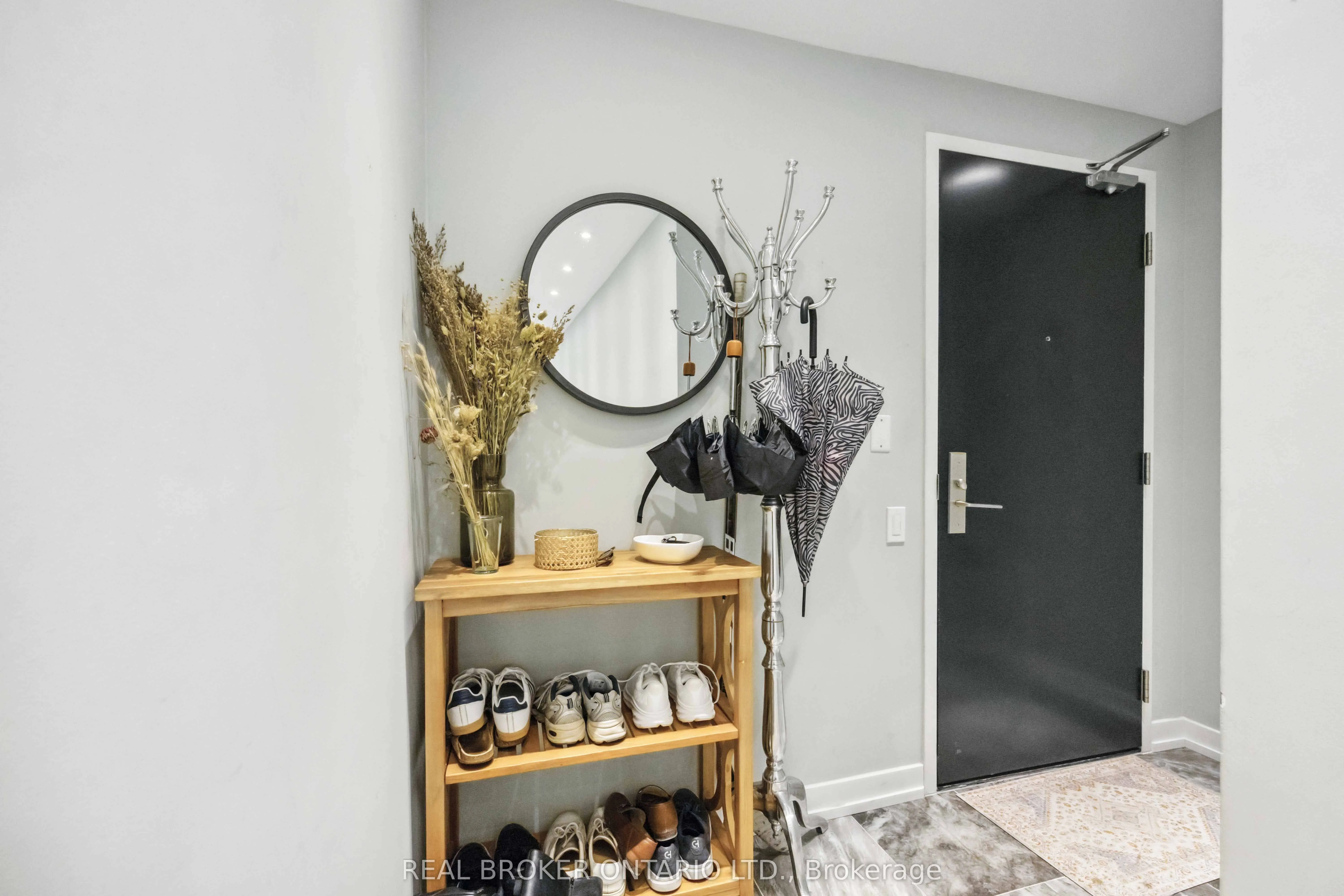95 Bathurst Street, #222