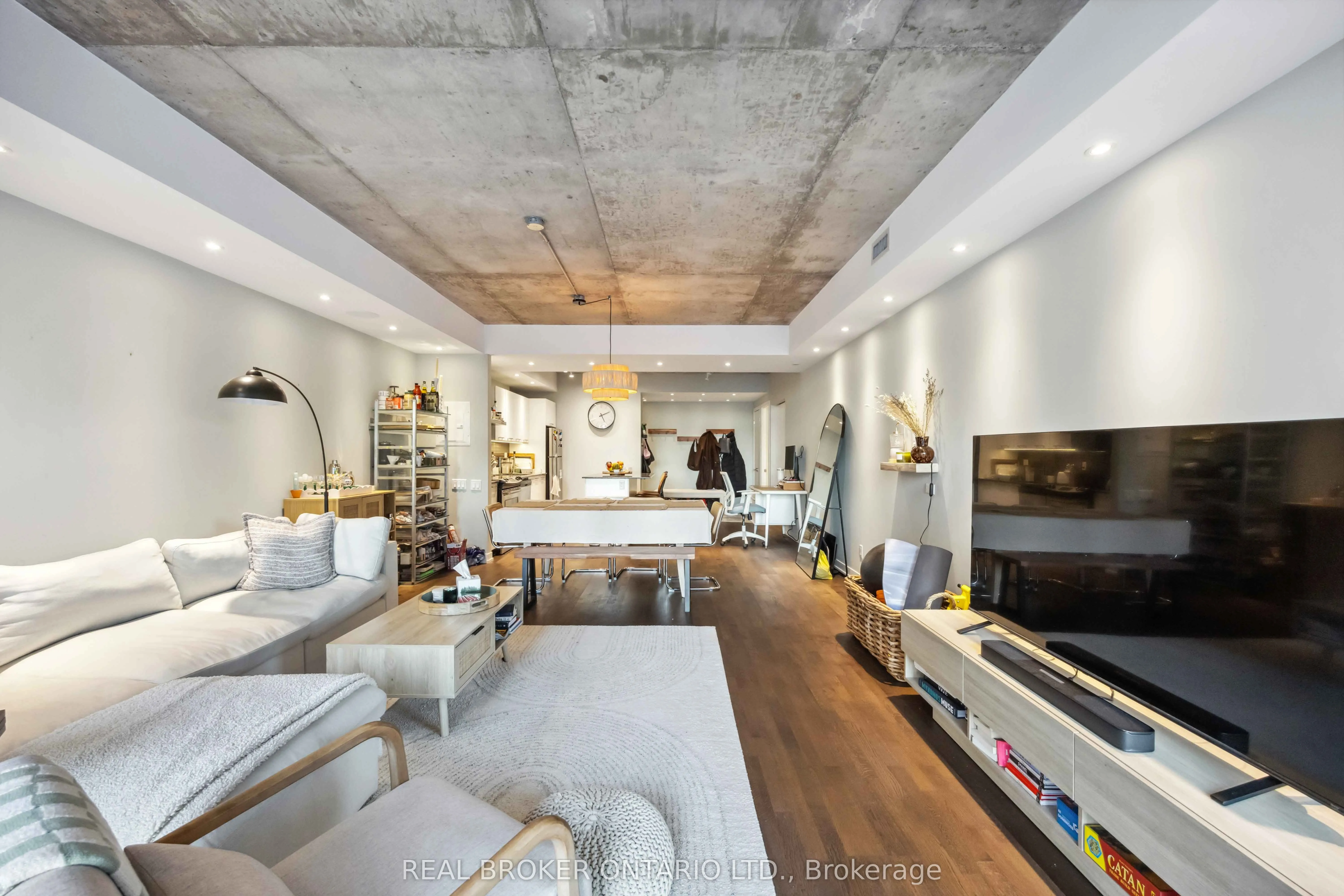 95 Bathurst Street, #222
