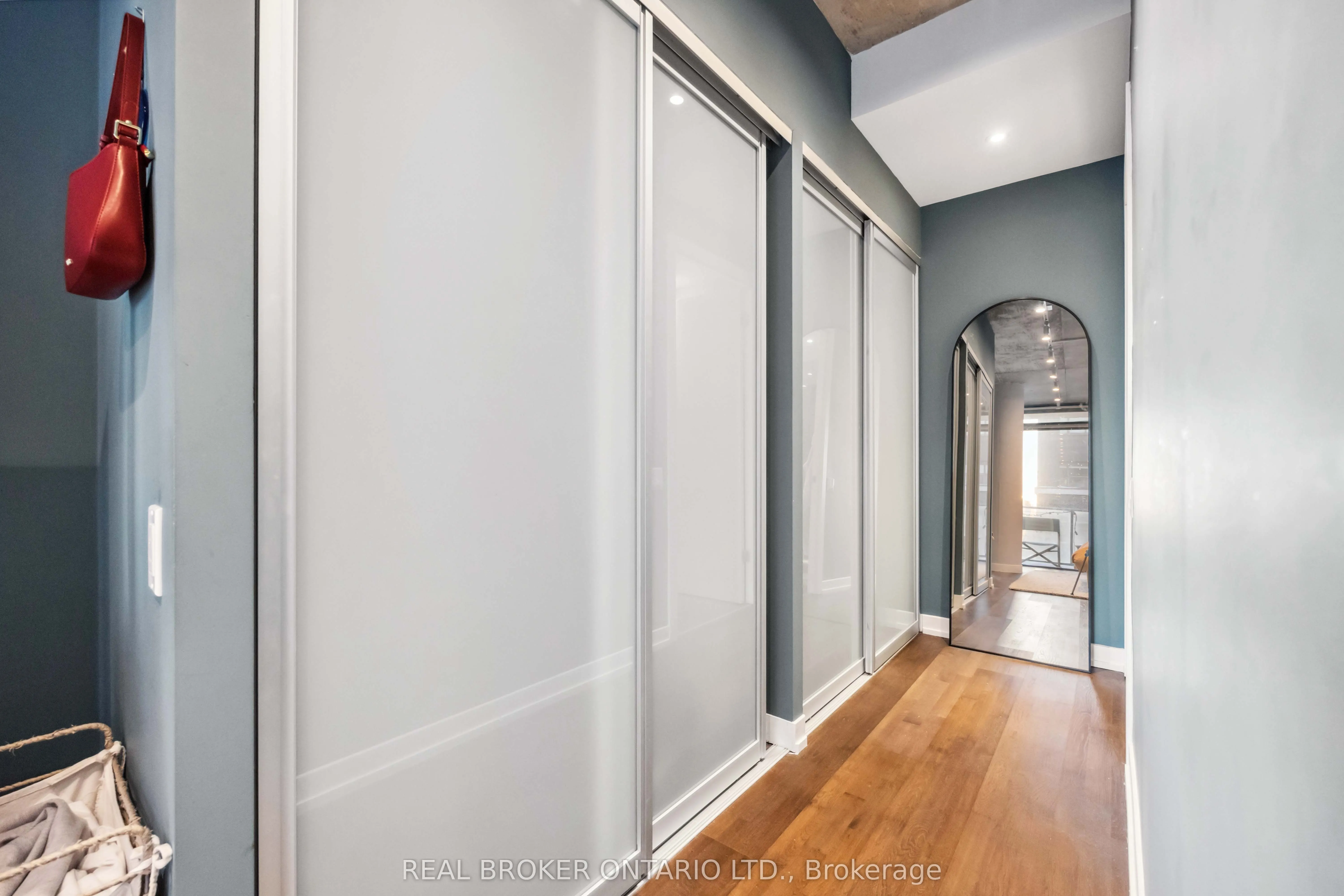 95 Bathurst Street, #222