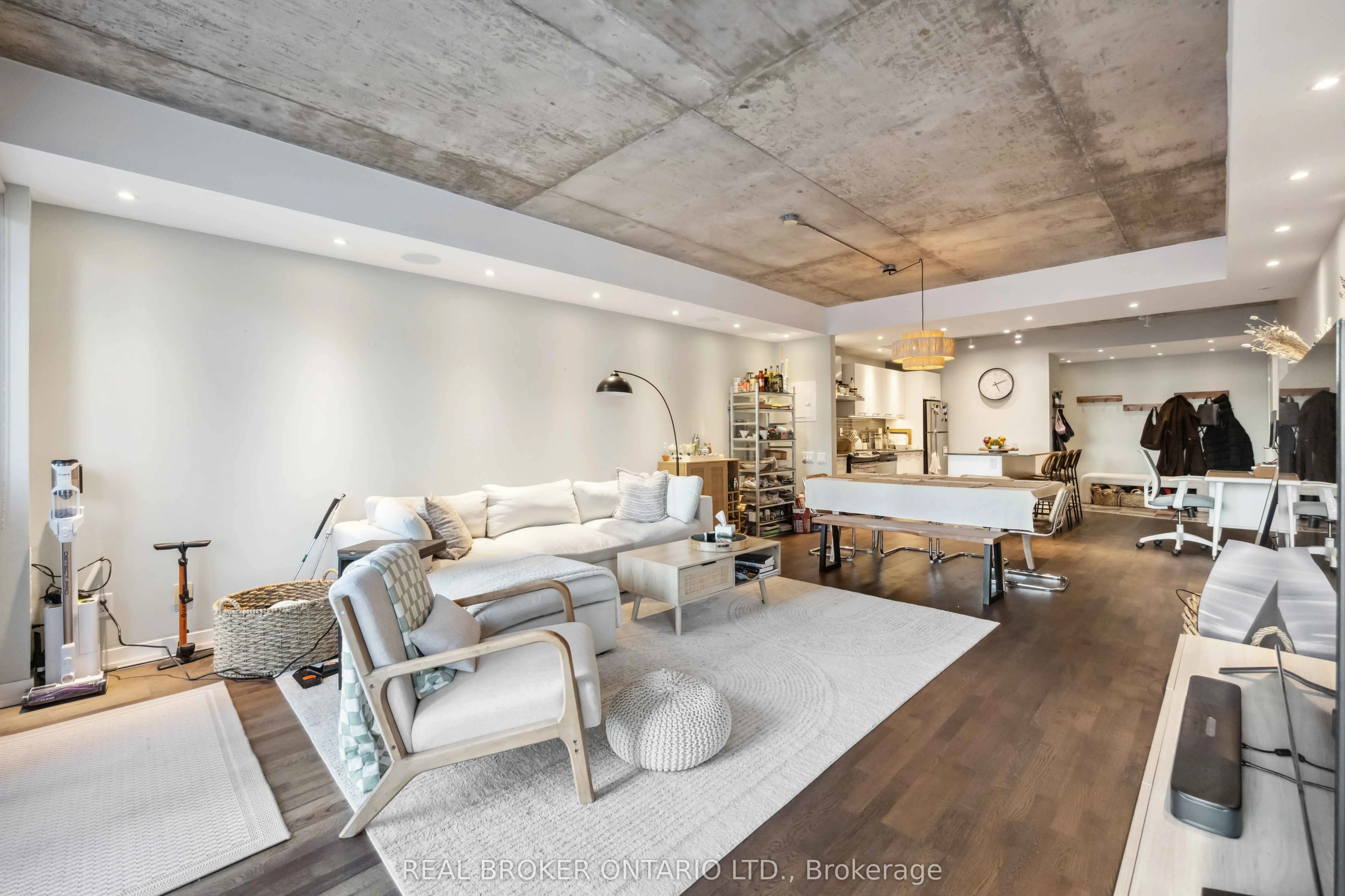 95 Bathurst Street, #222