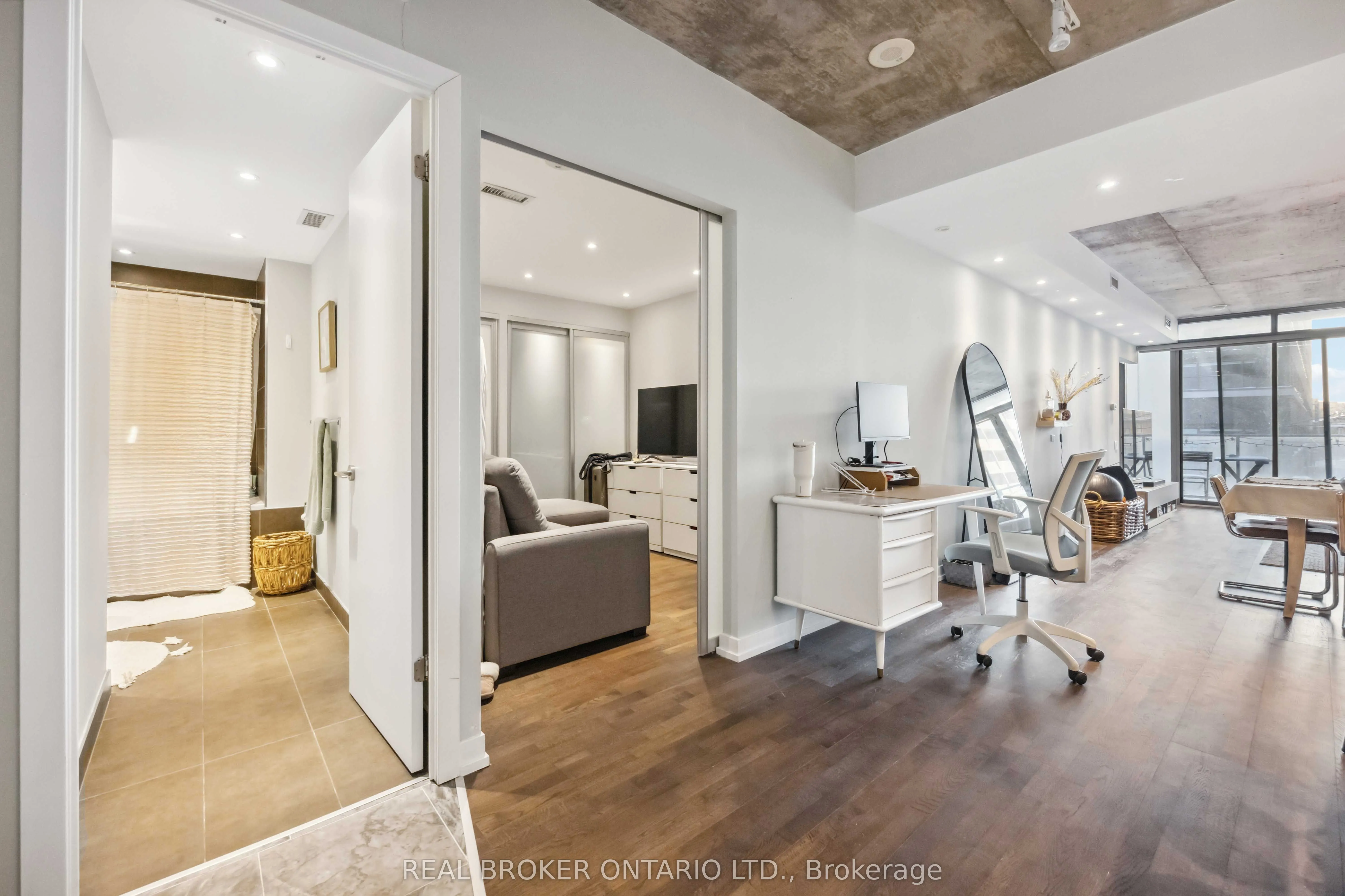 95 Bathurst Street, #222