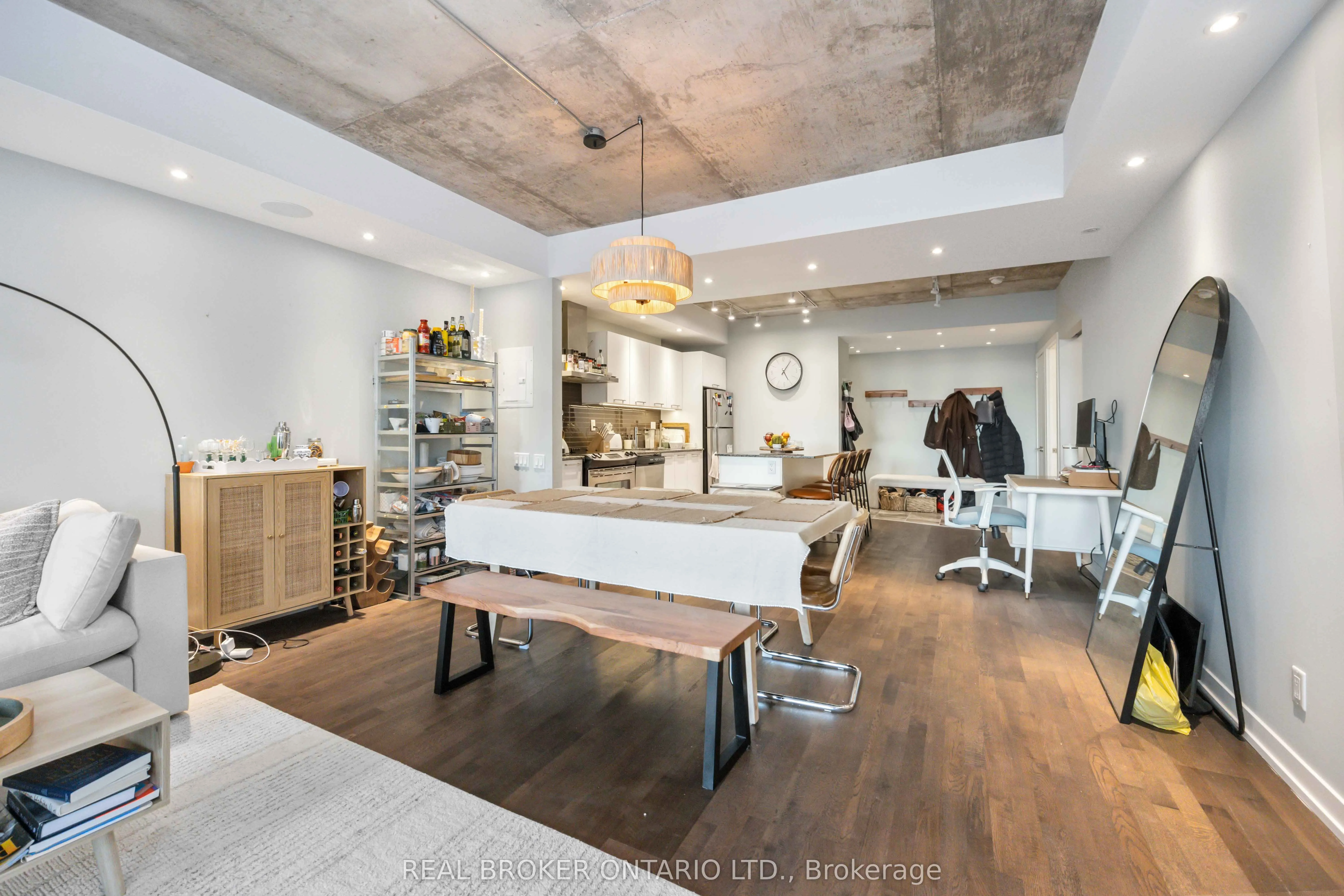 95 Bathurst Street, #222