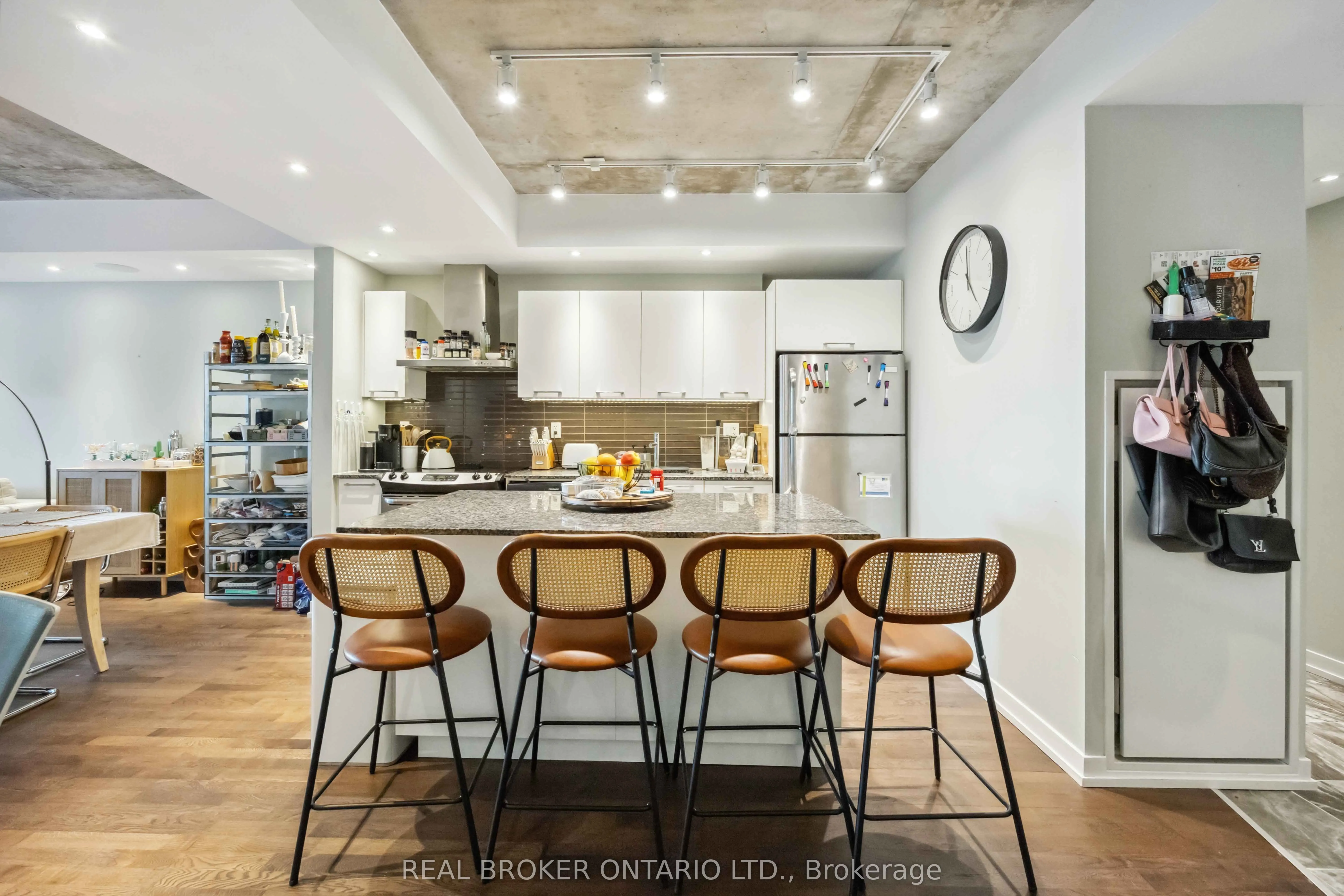 95 Bathurst Street, #222